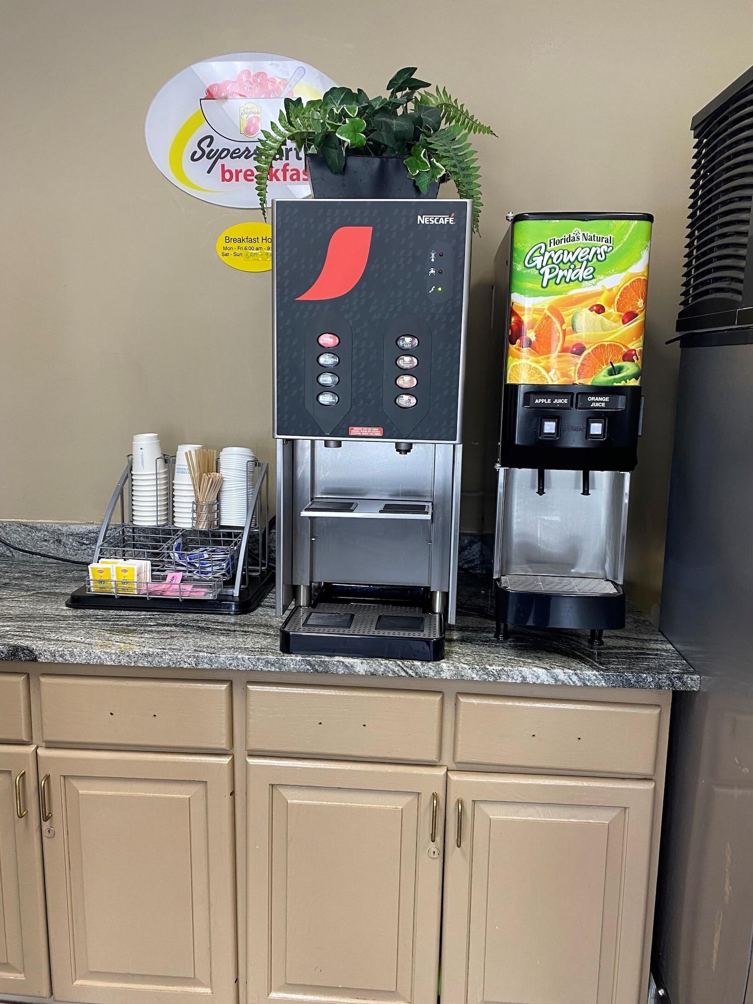 Restaurant Super 8 by Wyndham Clear Lake