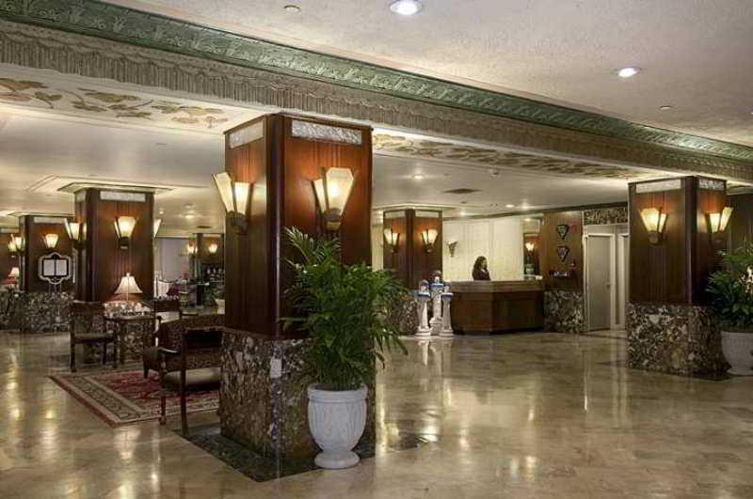 Vista Lobby Hilton Cincinnati Netherland Plaza