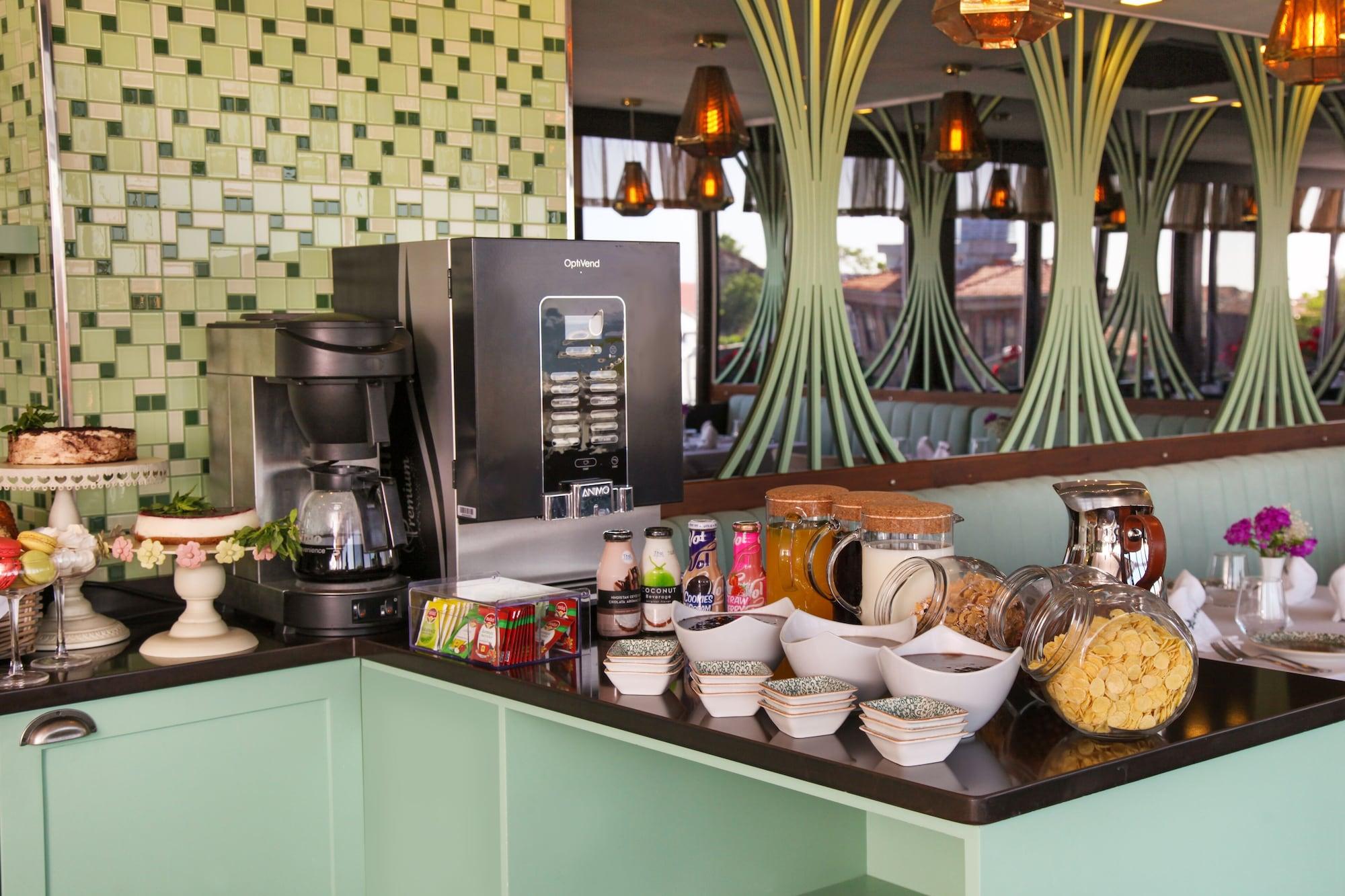 Restaurant Almina Hotel - Special Class