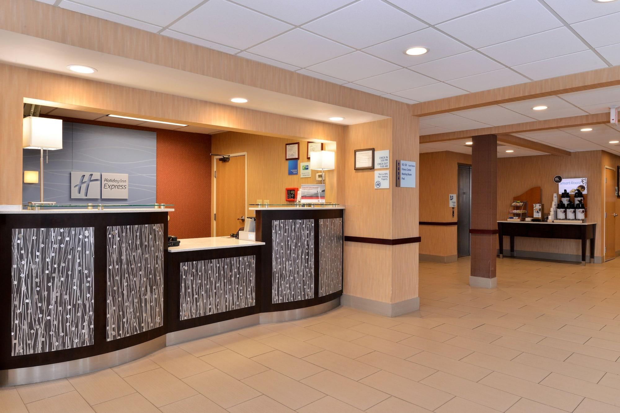 Vista Lobby Comfort Inn & Suites Sharonville - Cincinnati North