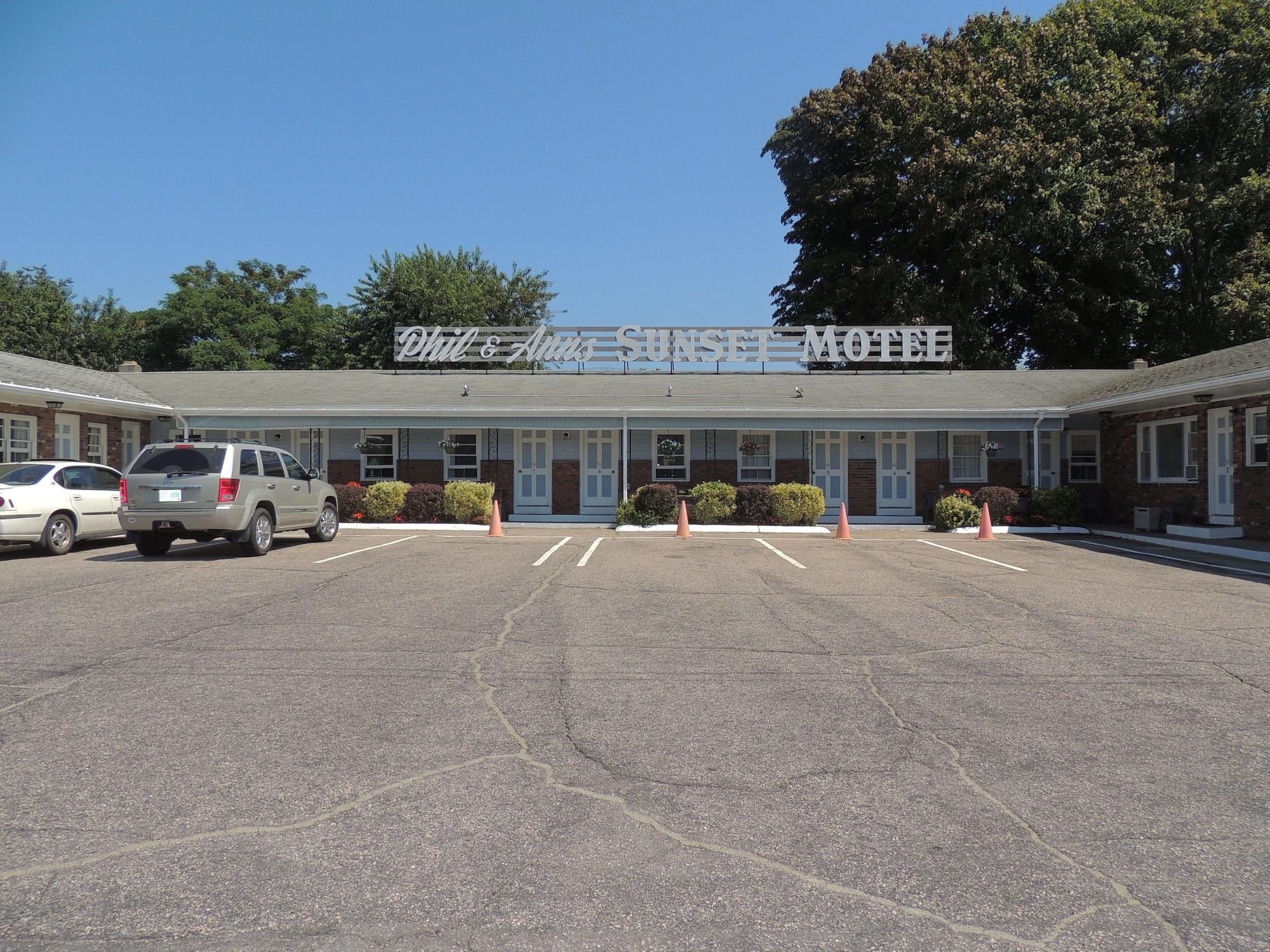 Varios Phil & Anns Sunset Motel