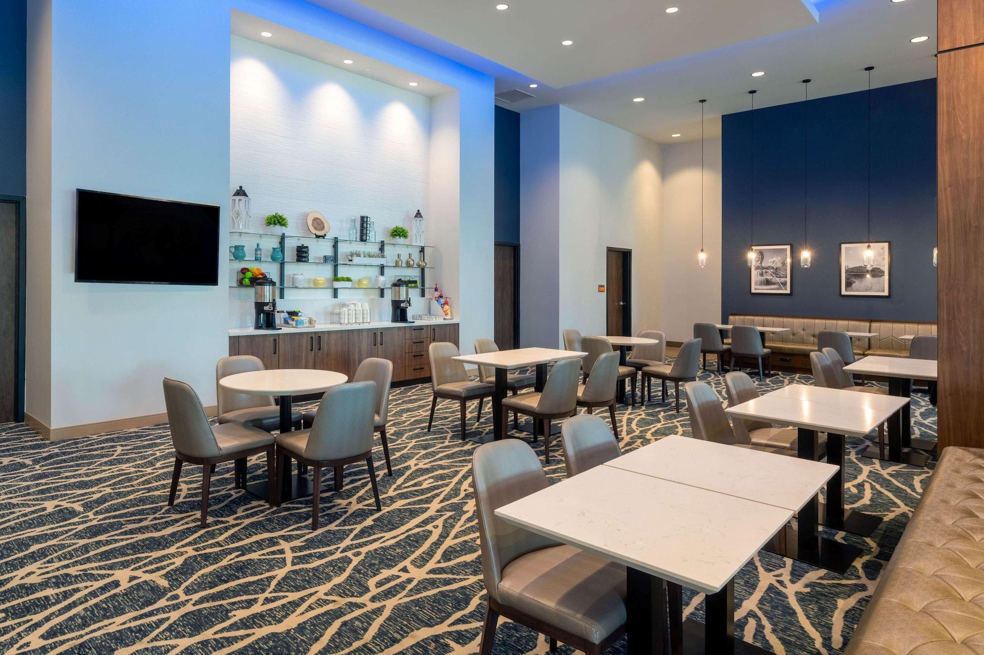 Restaurant La Quinta Inn & Suites by Wyndham Nashville Downtown / Stadium