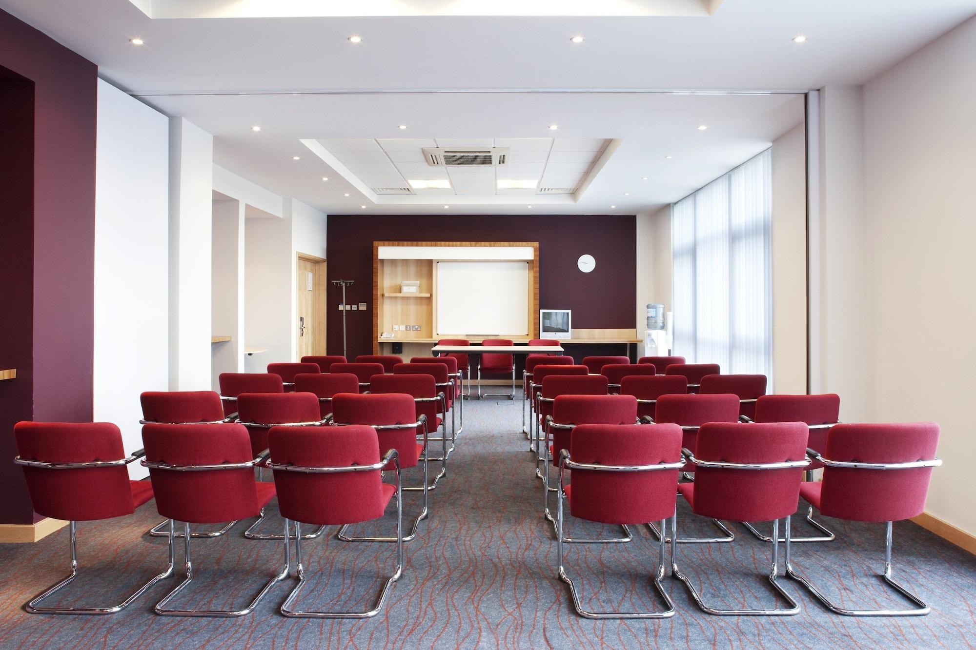 Sala de Reuniones Holiday Inn Express Hamilton by IHG