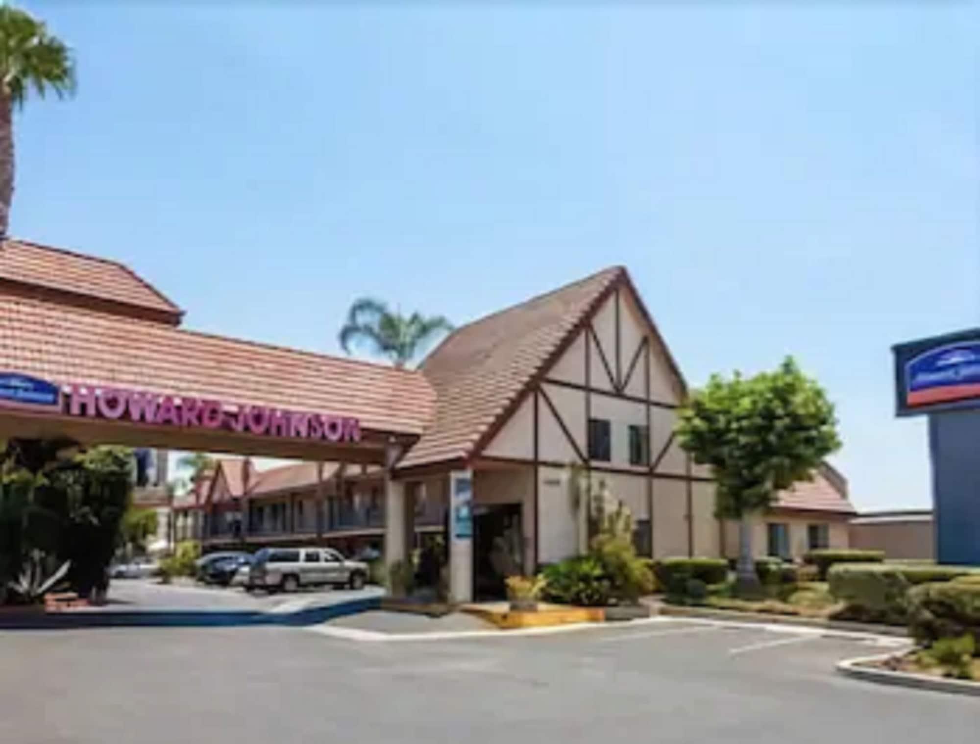 Vista Exterior Howard Johnson by Wyndham Norco