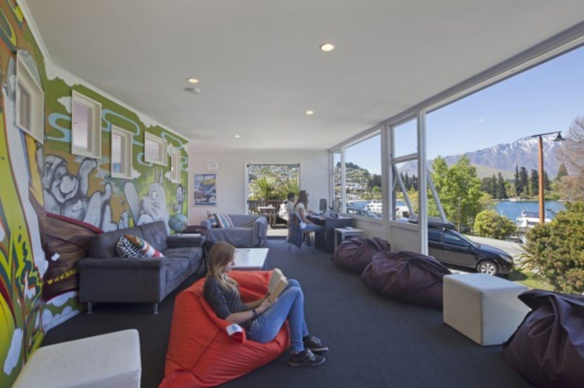 Vista Lobby Bumbles Backpackers
