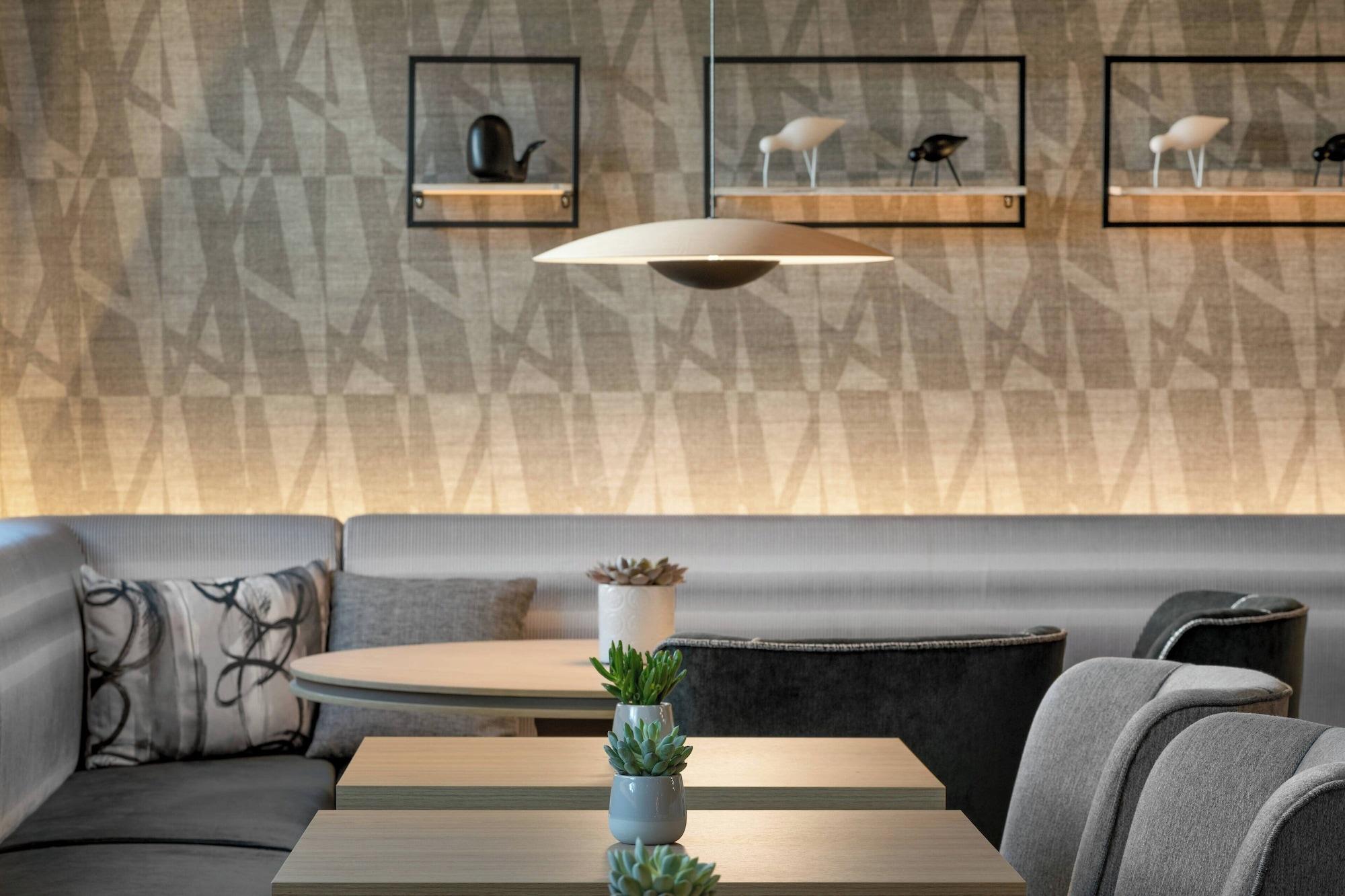 Bar/Salón AC Hotel Oviedo Fórum by Marriott