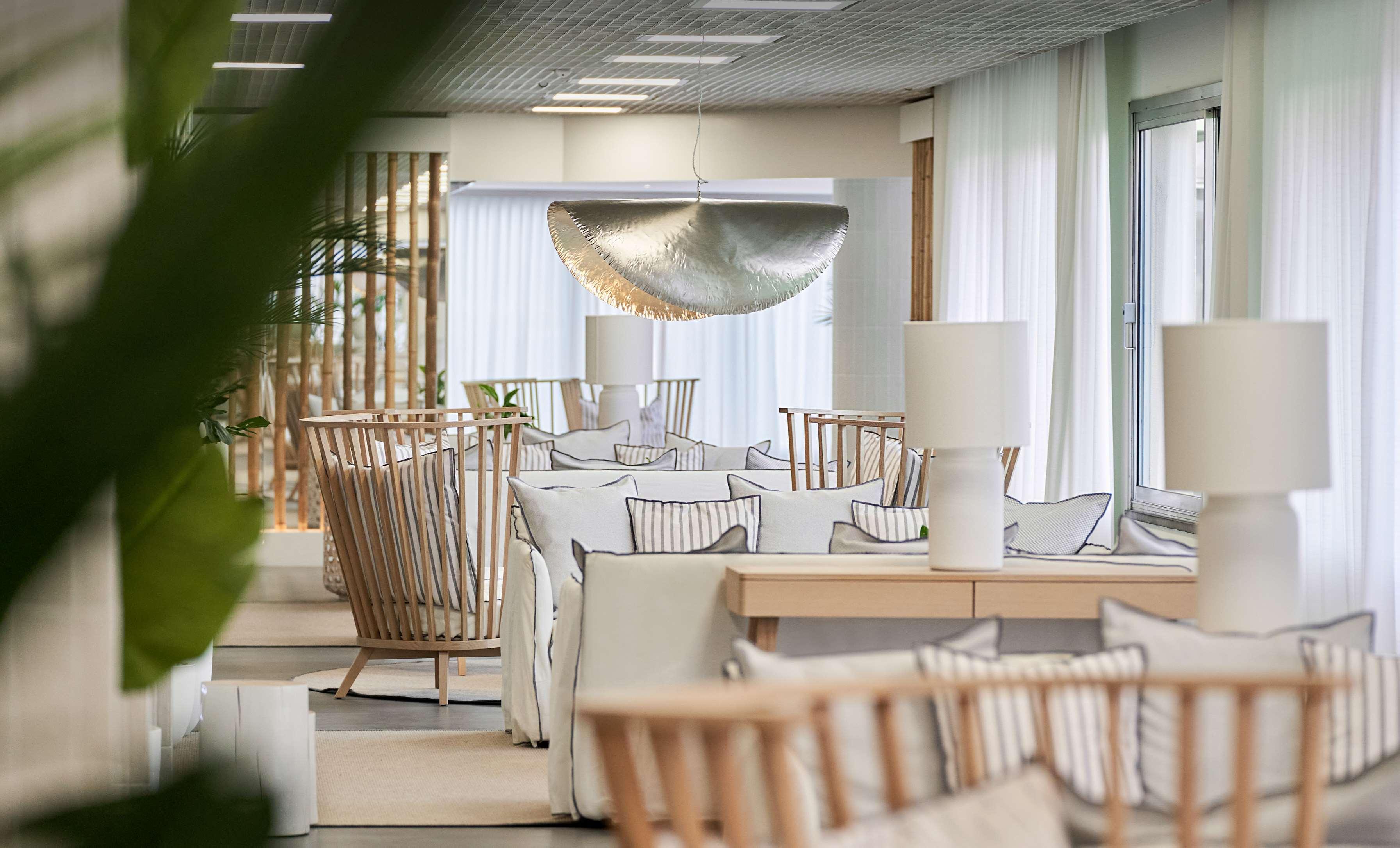 Vista Lobby UNA Hotels Forte dei Marmi