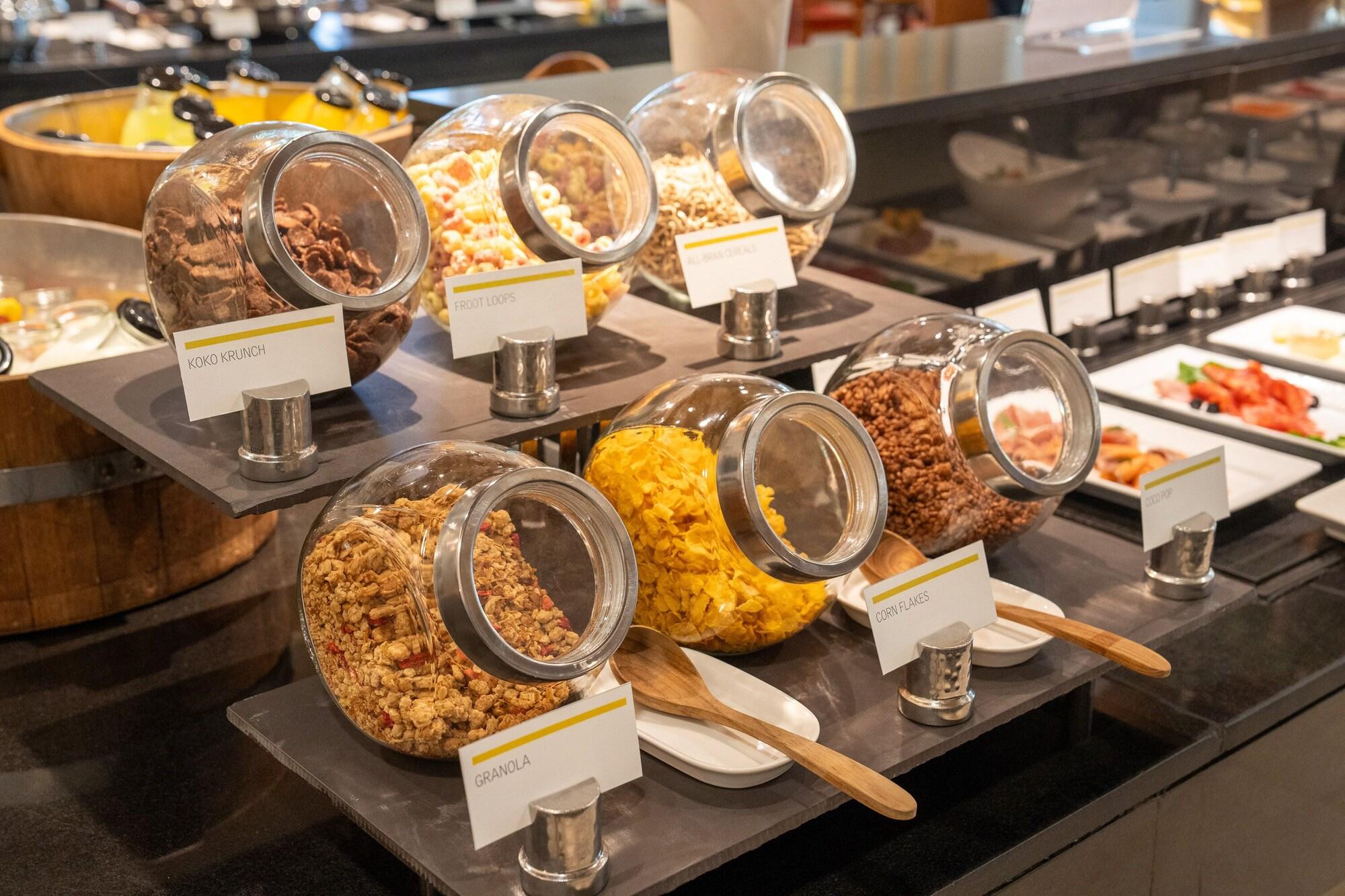 Restaurant Le Méridien Phuket Mai Khao Beach Resort