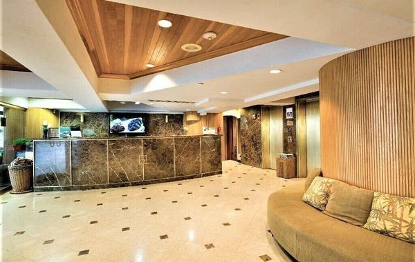 Rare 1 Bedroom Condo in at the Heart of Waikiki 2 blocks from the beach