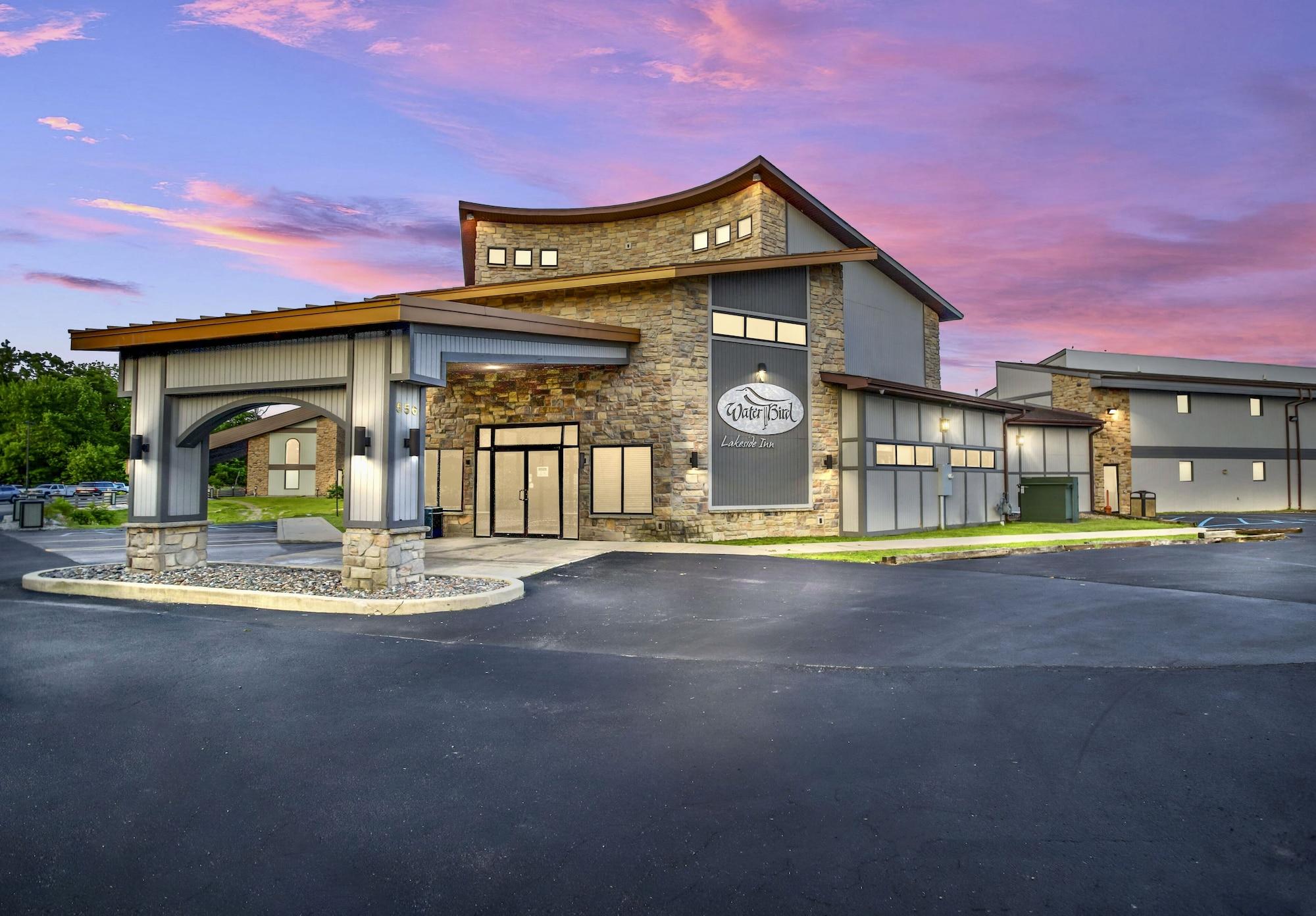 Varios Waterbird Lakeside Inn