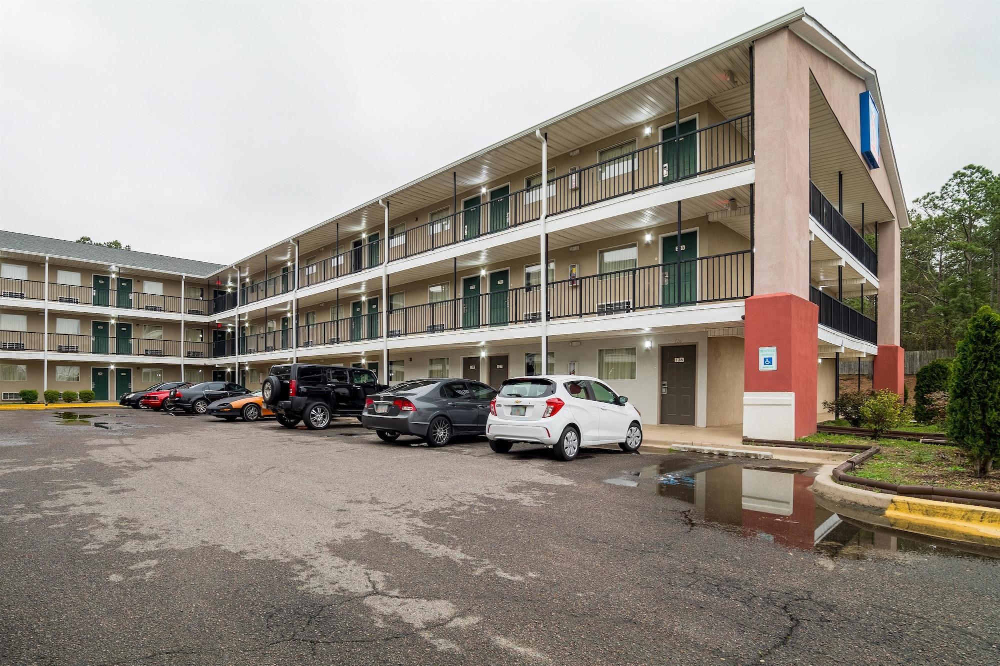 Vista Exterior Studio 6 Augusta, GA - Fort Gordon