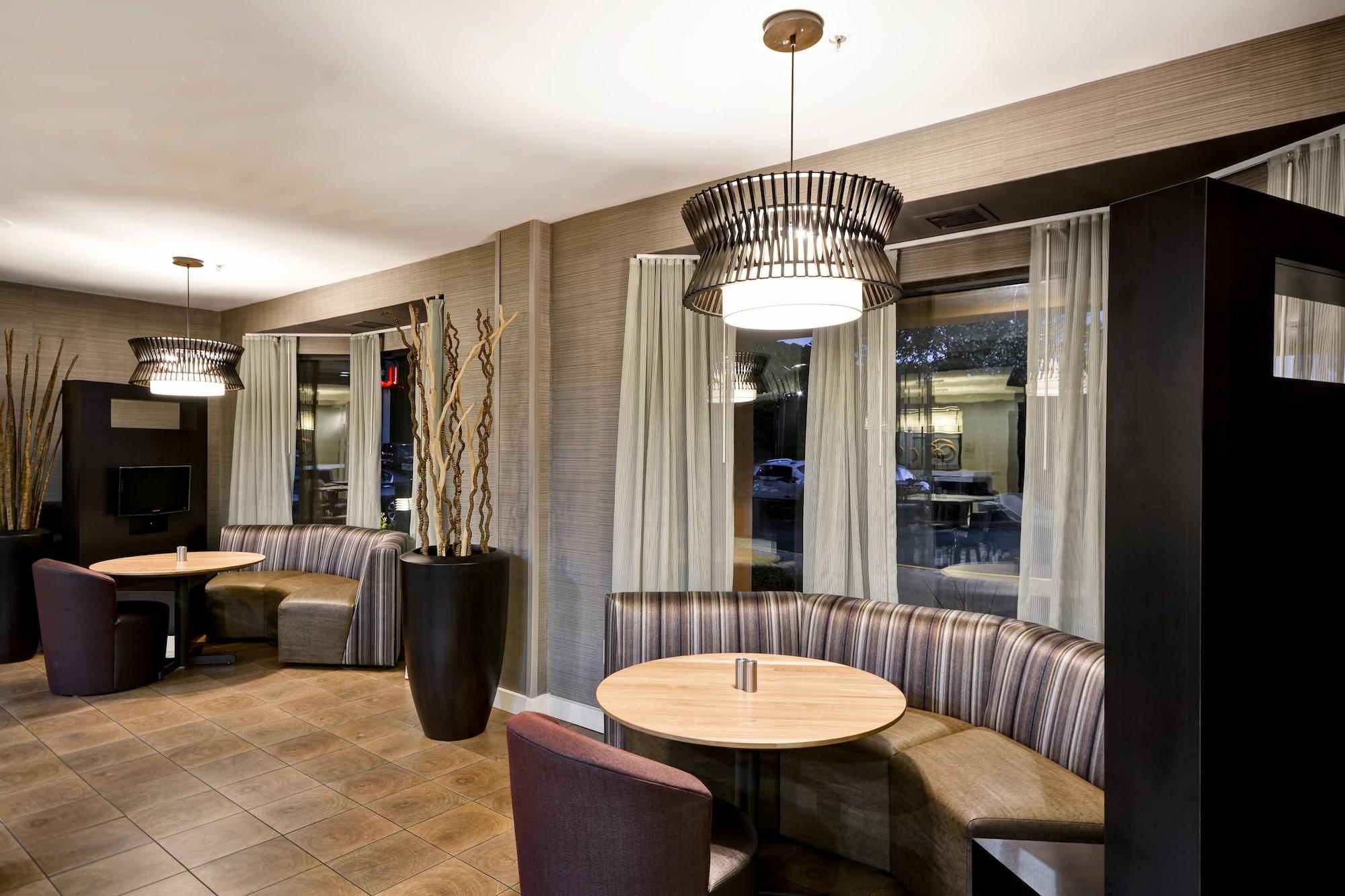 Vista Lobby Courtyard by Marriott Dalton