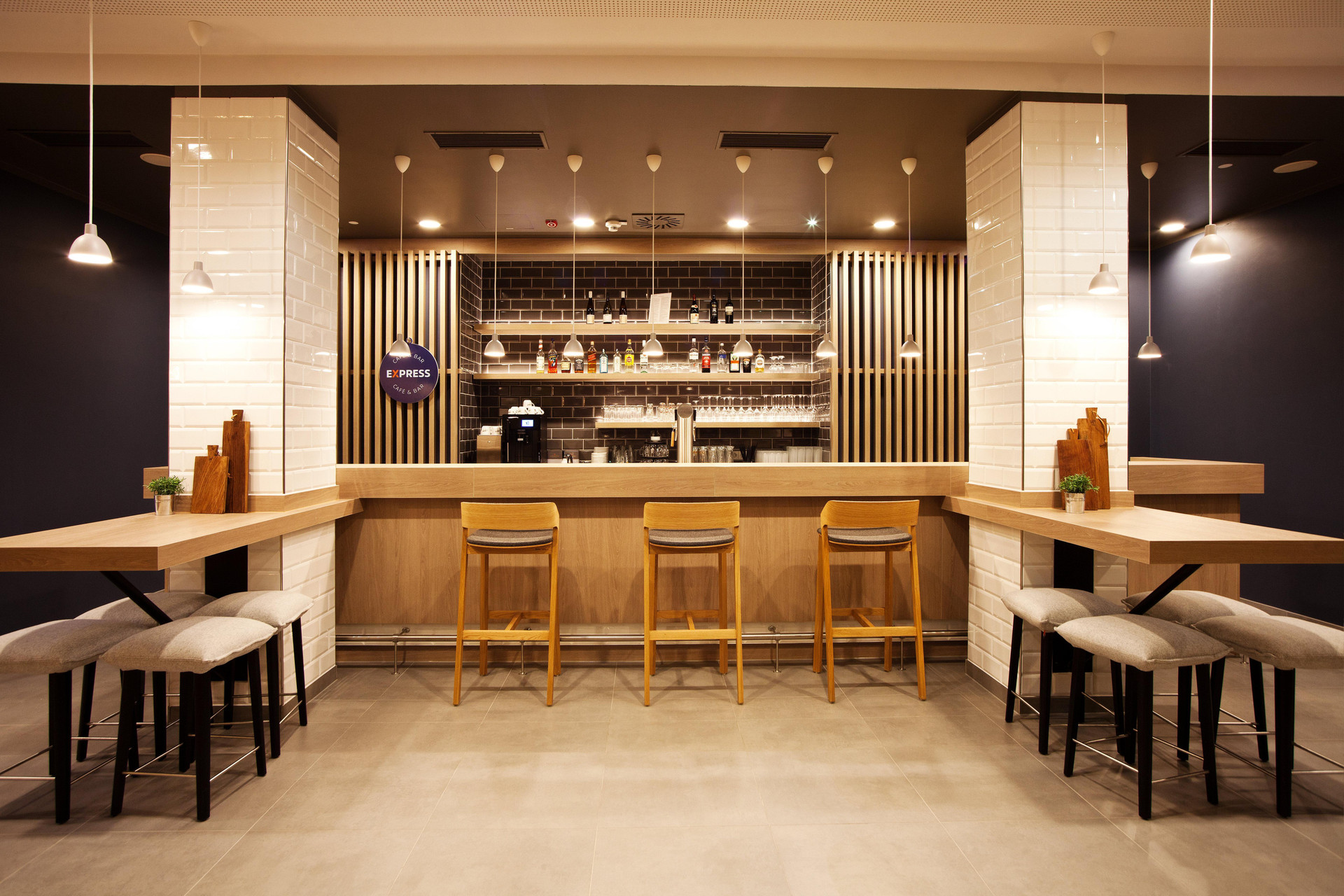 Bar/Salón Holiday Inn Express Saarbrucken by IHG