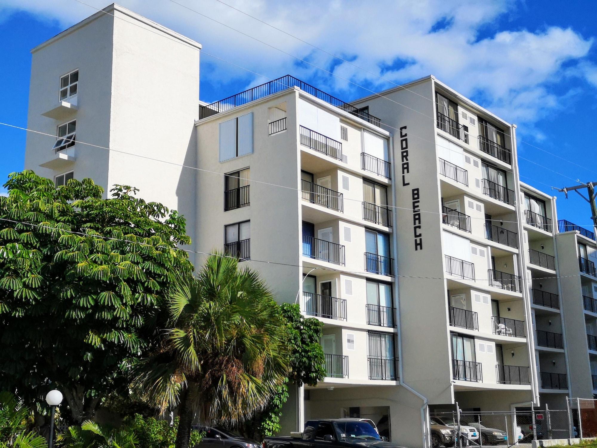 Vista Exterior Coral Beach Hotel and Condominiums