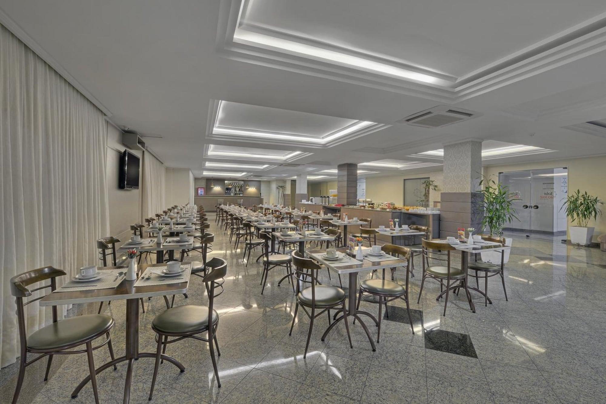 Restaurant Astron Suítes São José dos Pinhais by Nobile
