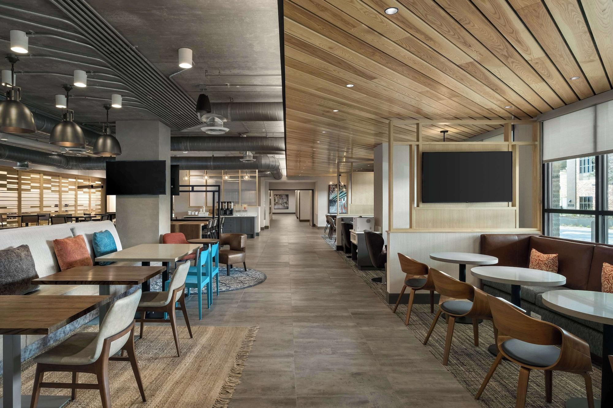 Restaurant Hampton Inn Austin East Side 5th Street