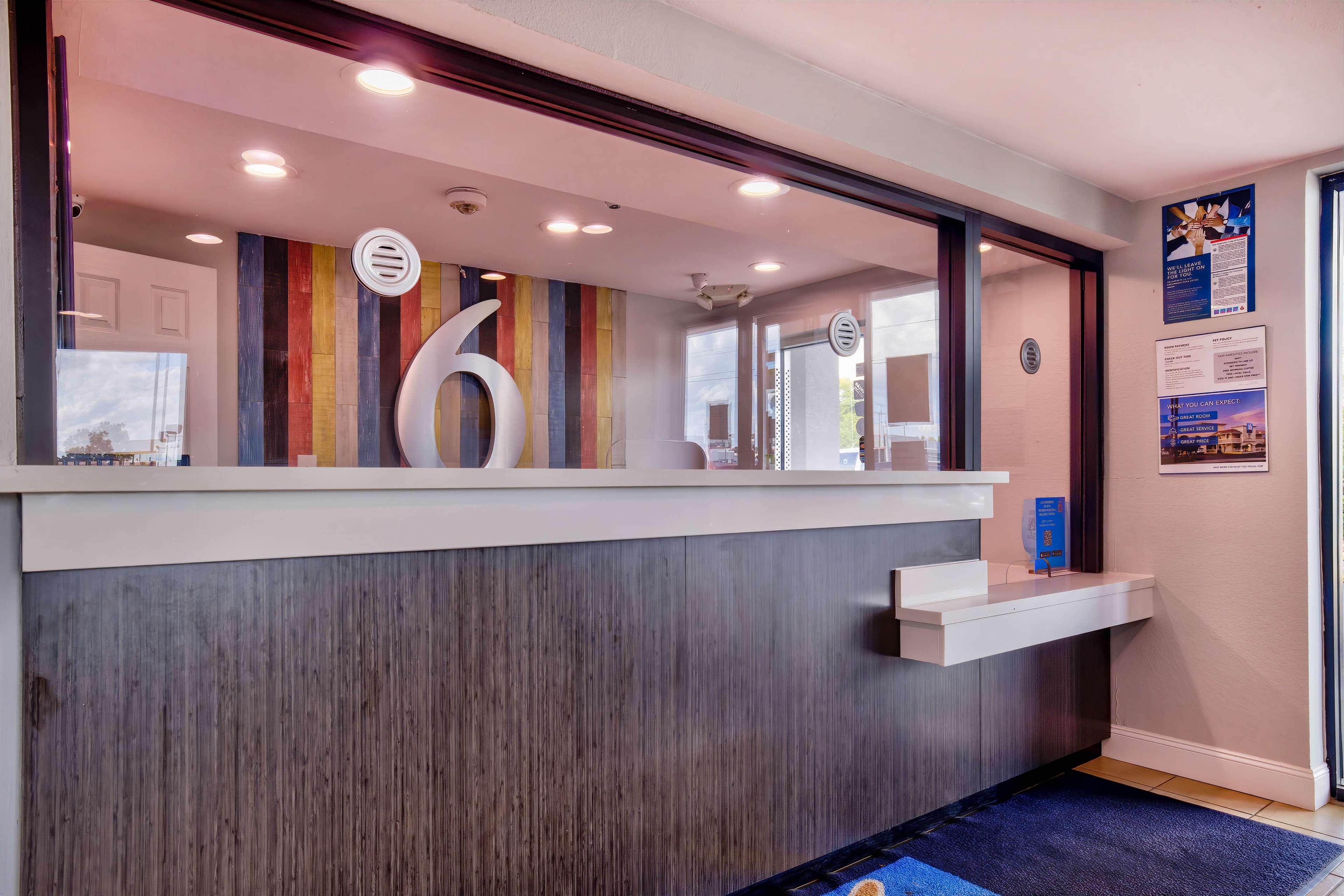 Vista Lobby Motel 6 Jackson, MS