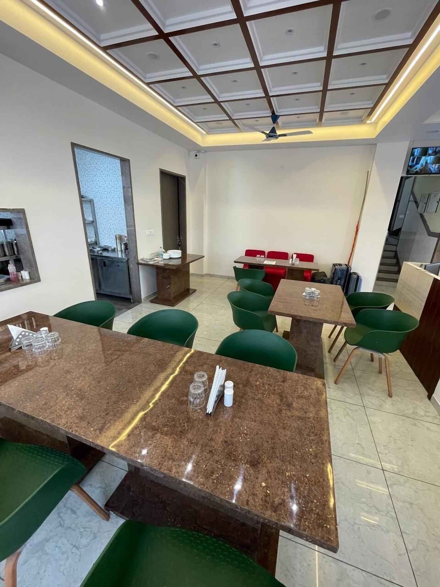 Restaurant HOTEL MB NIRALA SHYAM