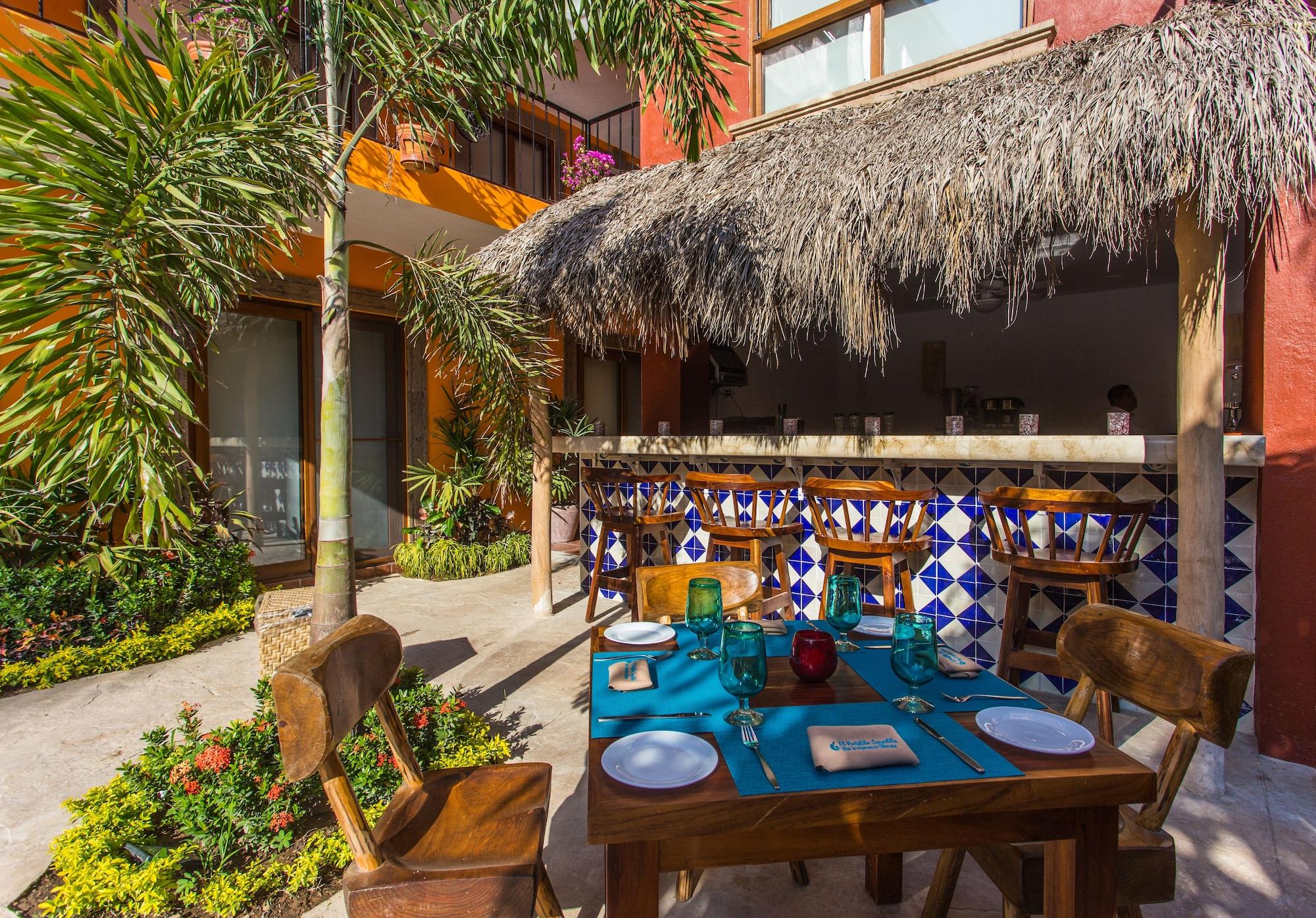 Restaurant Casa Lotería Sayulita - Family Boutique Hotel with Renovated Pool, Spacious Full Kitchen Suites, Restaurant, Rooftop Yoga & Free Parking - 3 min to Beach