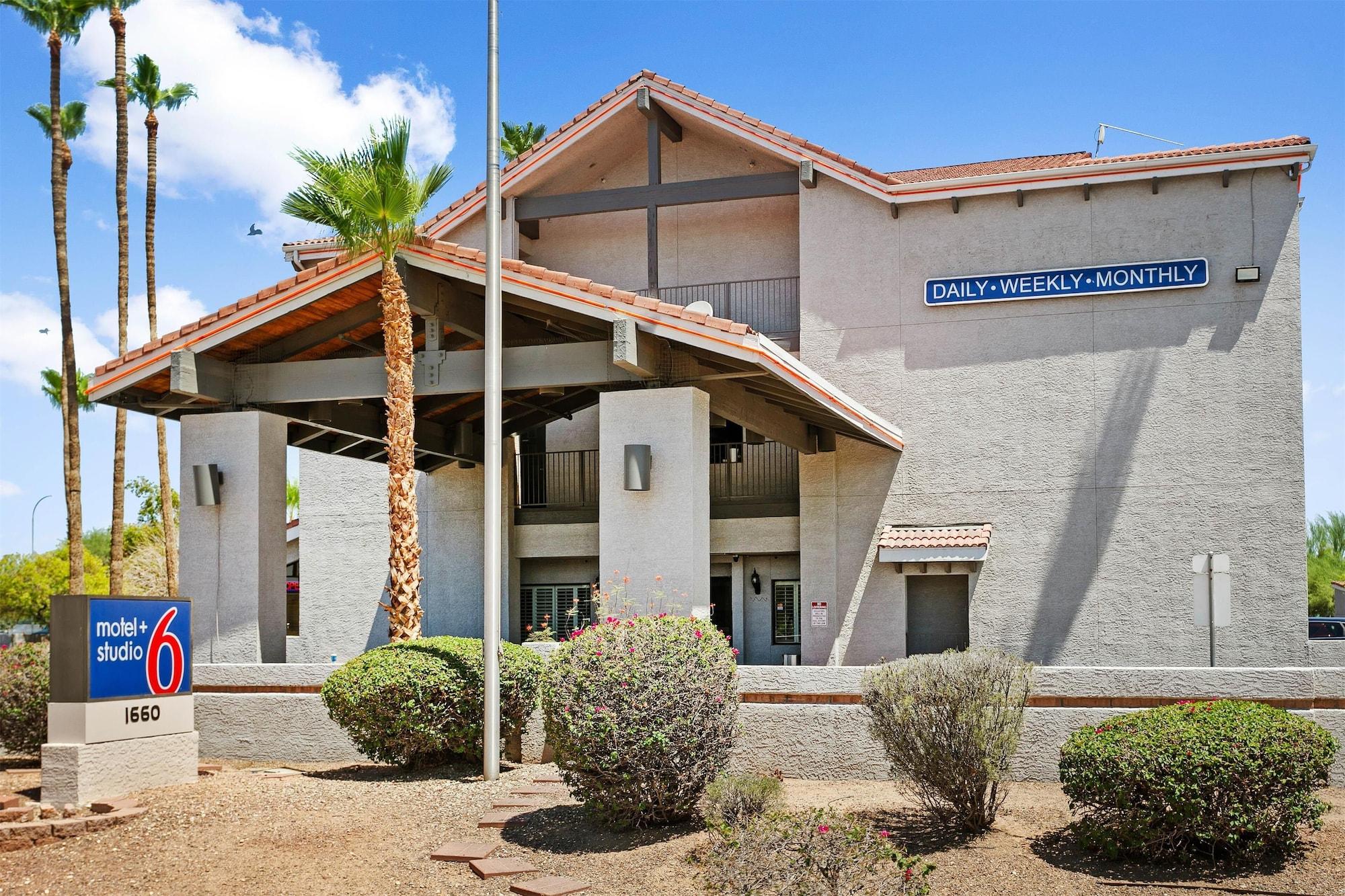 Vista Exterior Motel 6 Tempe, AZ – Elliot Road