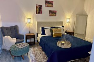 Alquiler Vacacional - Coconut River Escape: Your 1-Bedroom Retreat Steps from Dining & Near the Beach!