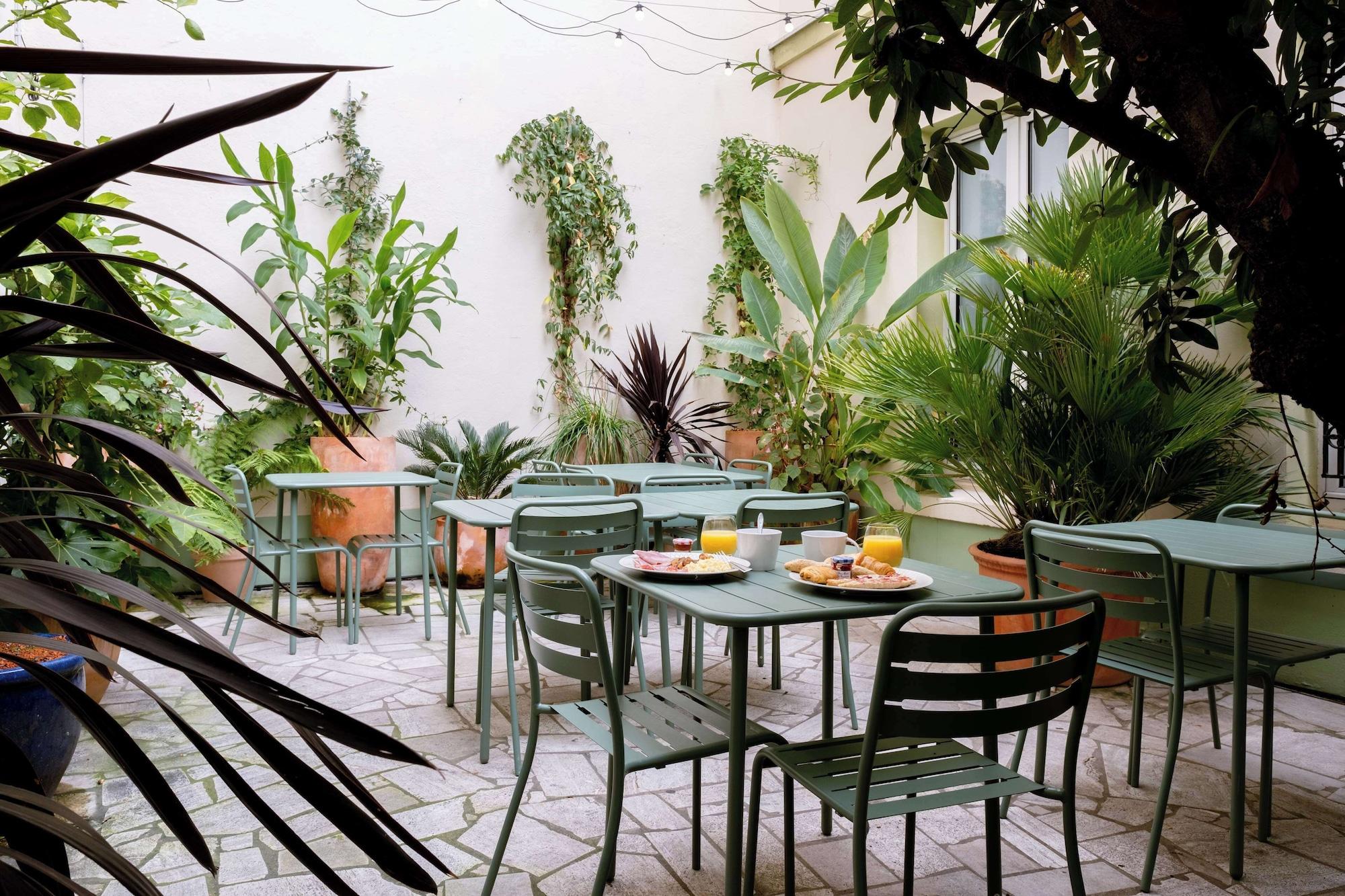 Vista Exterior Hotel Kyriad Paris 10 Canal Saint Martin