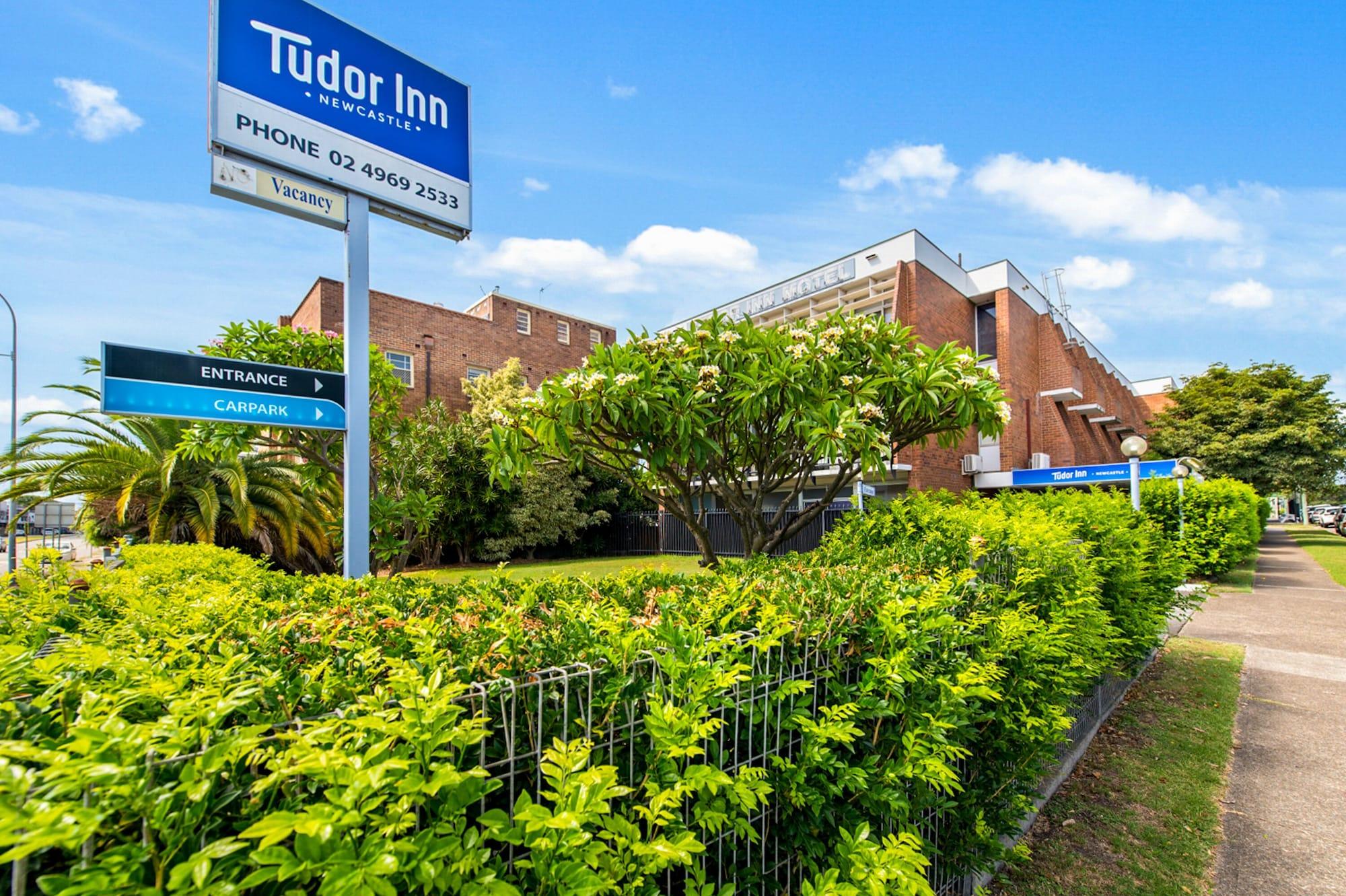 Varios Tudor Inn Newcastle