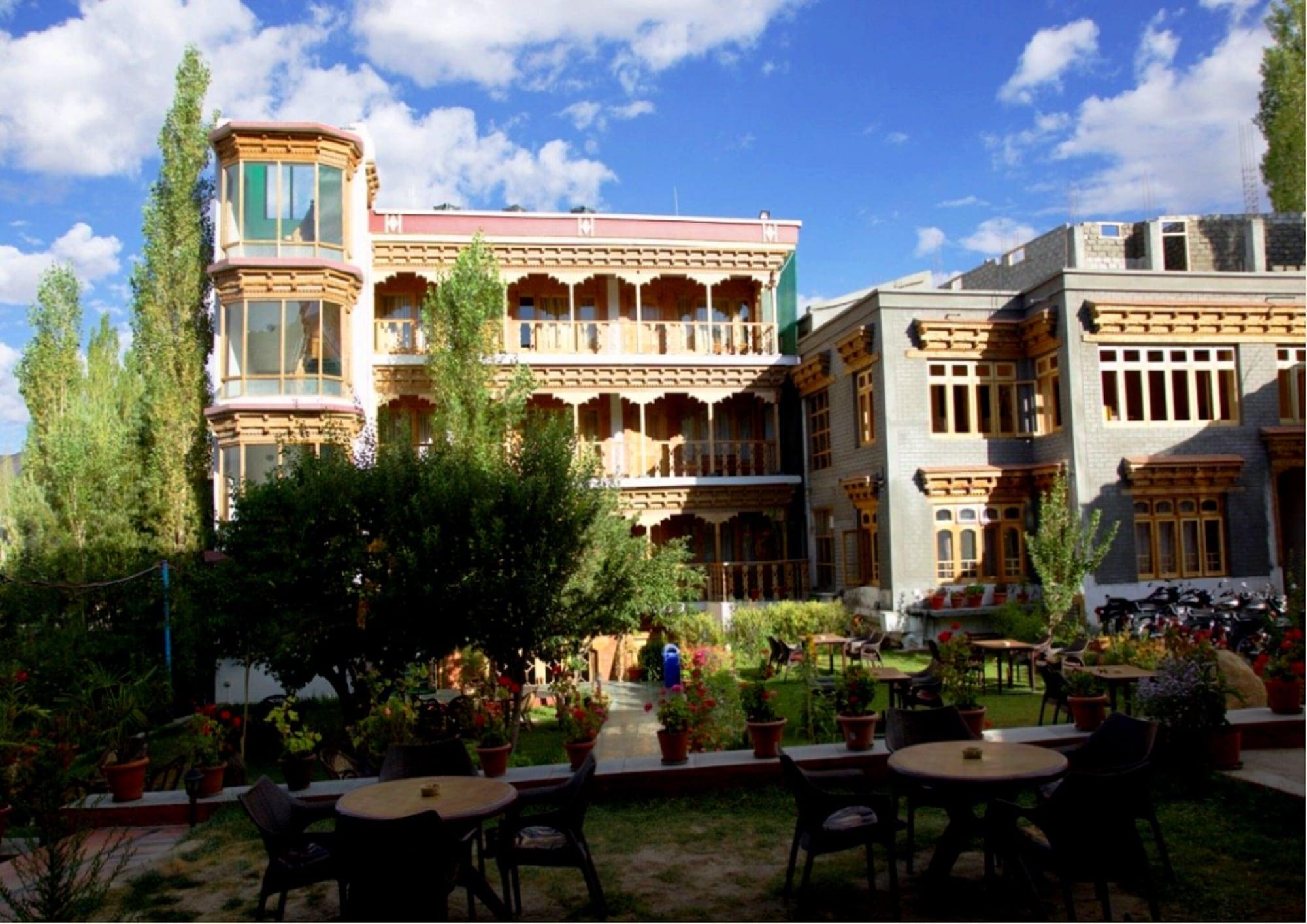 Restaurant TIH Hotel Royal Palace