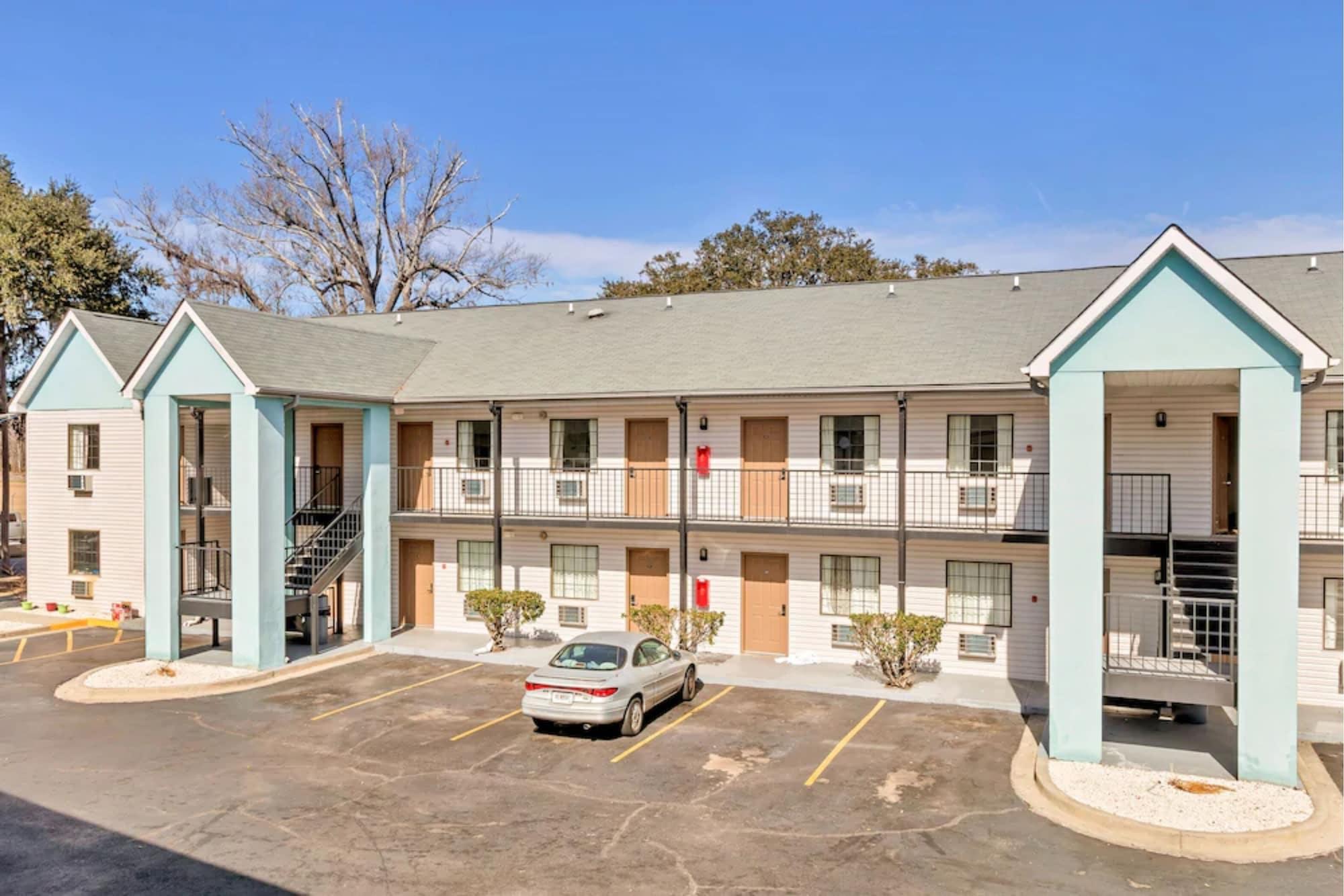 Varios Savannah Garden Hotel