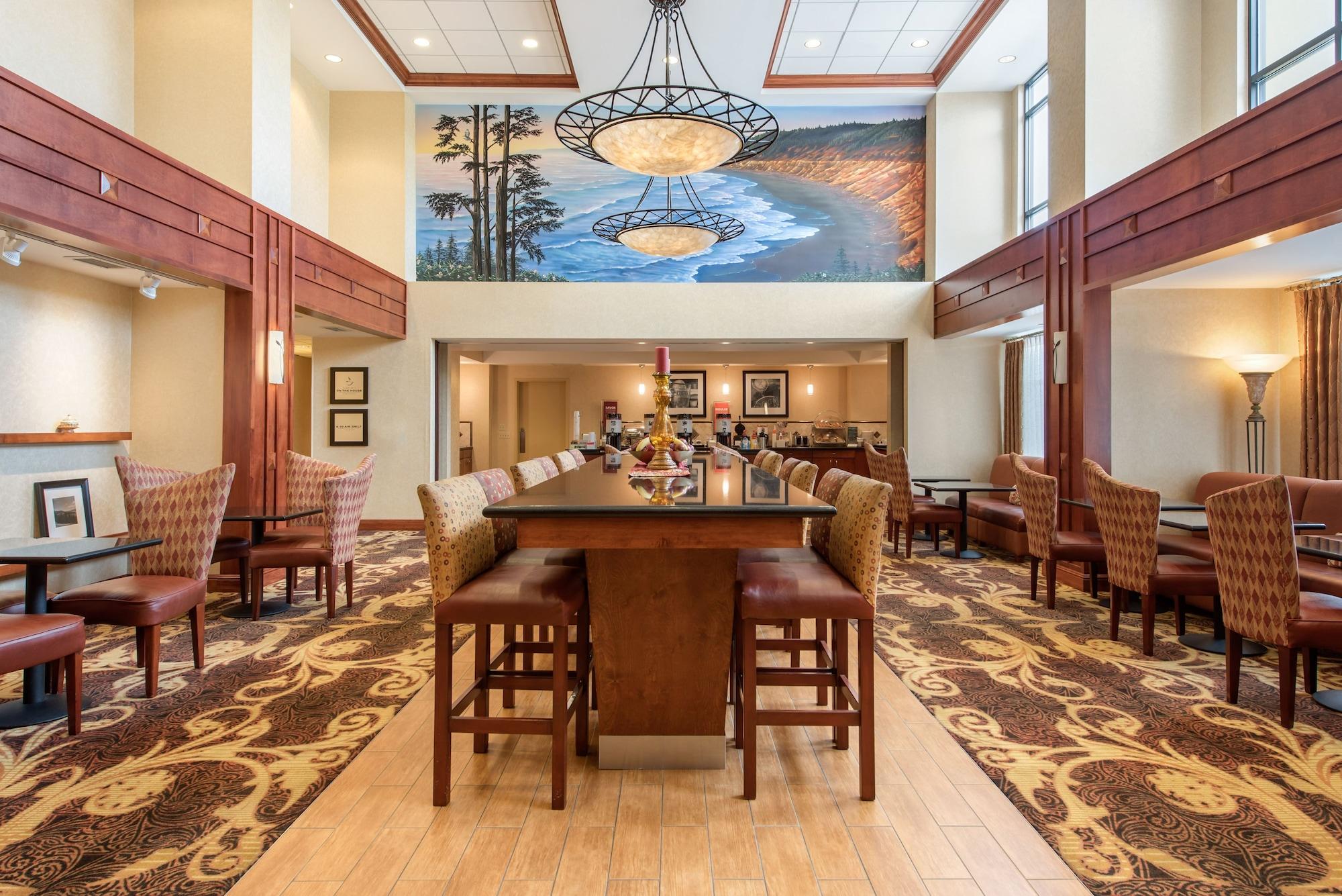 Vista Lobby Hampton Inn & Suites Arcata