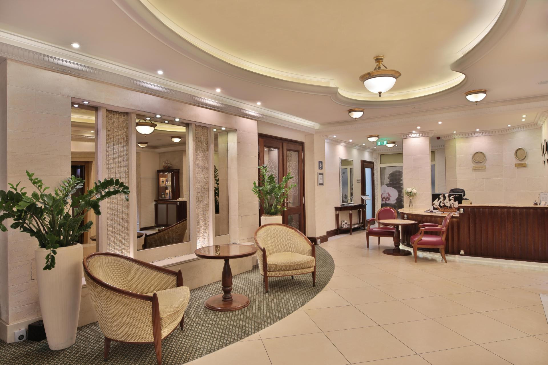Vista Lobby Retro Riverside Wellness Resort