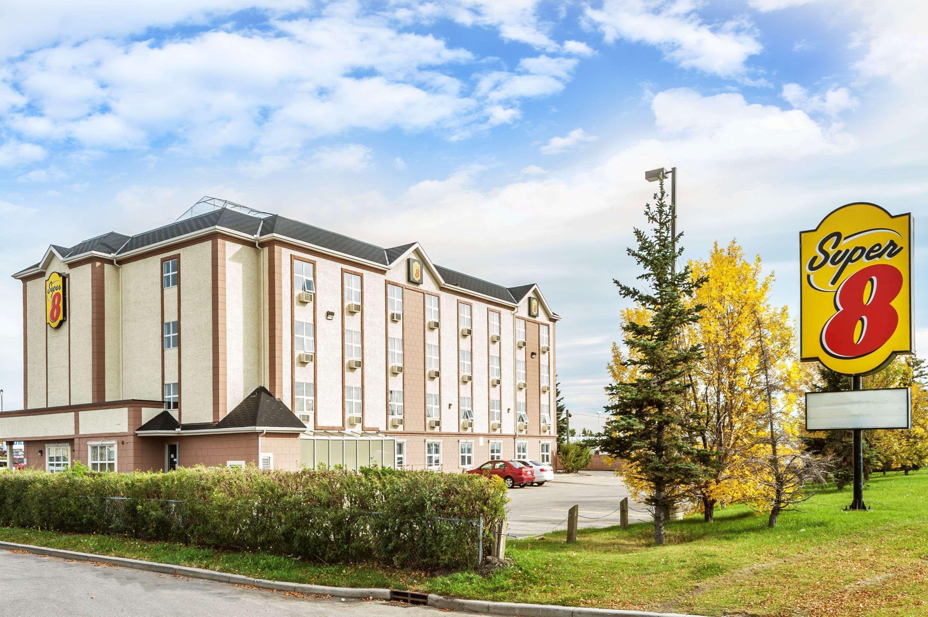 Vista Exterior Super 8 by Wyndham Calgary/Airport