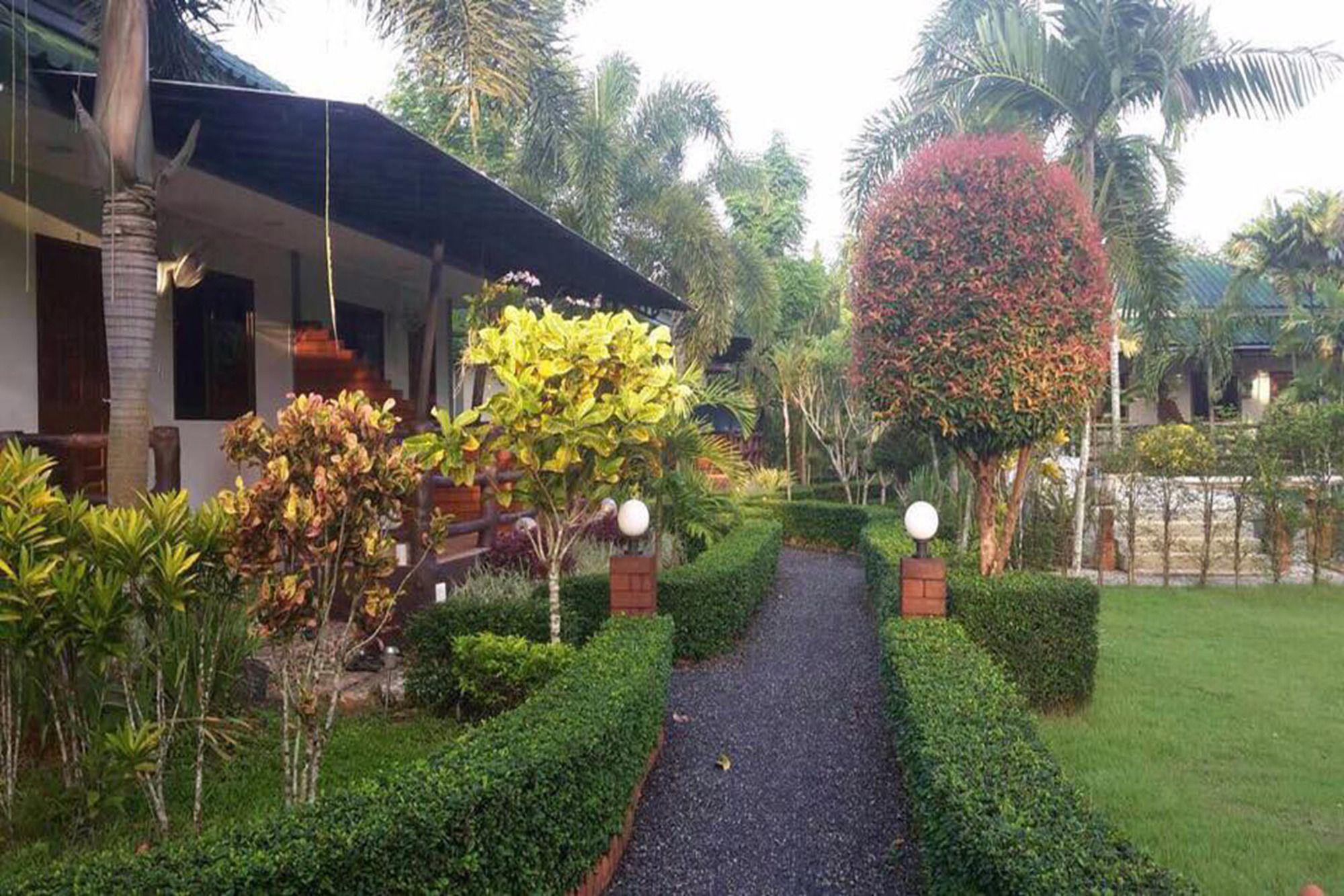 Varios Ruenchan Resort at Saithai