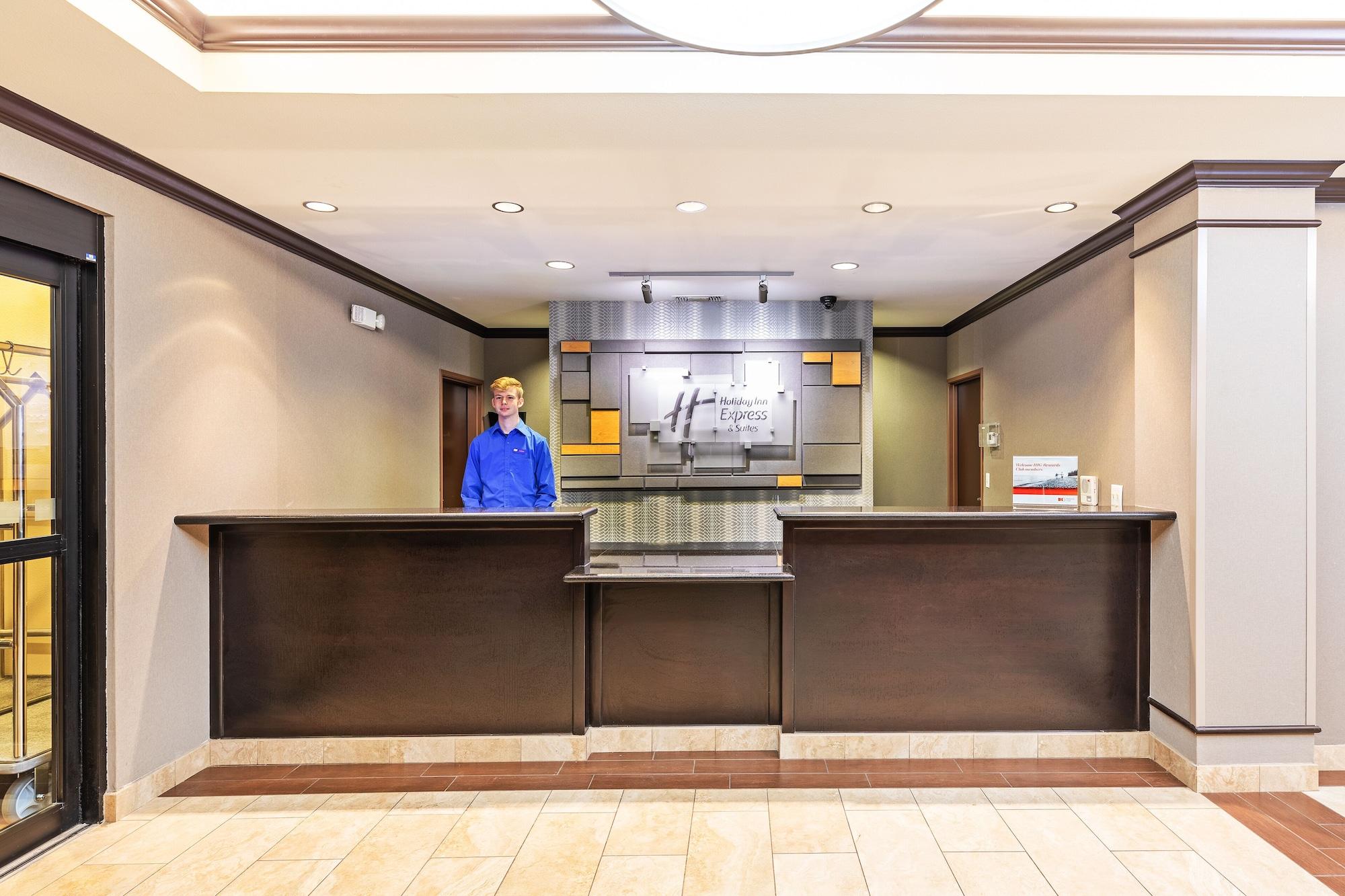 Vista Lobby Holiday Inn Express & Suites Floresville by IHG