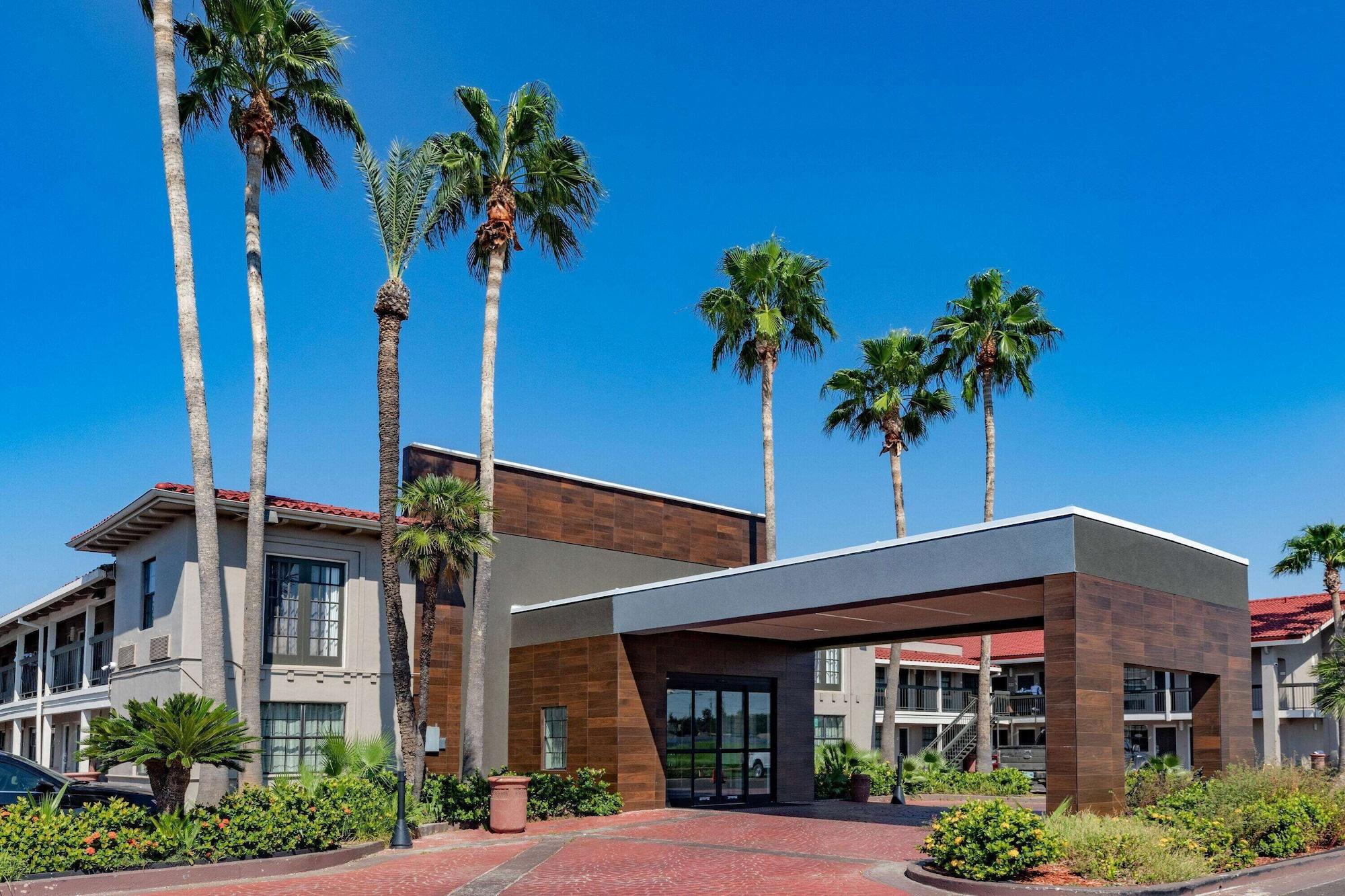 Vista Exterior La Quinta Inn by Wyndham Laredo I-35