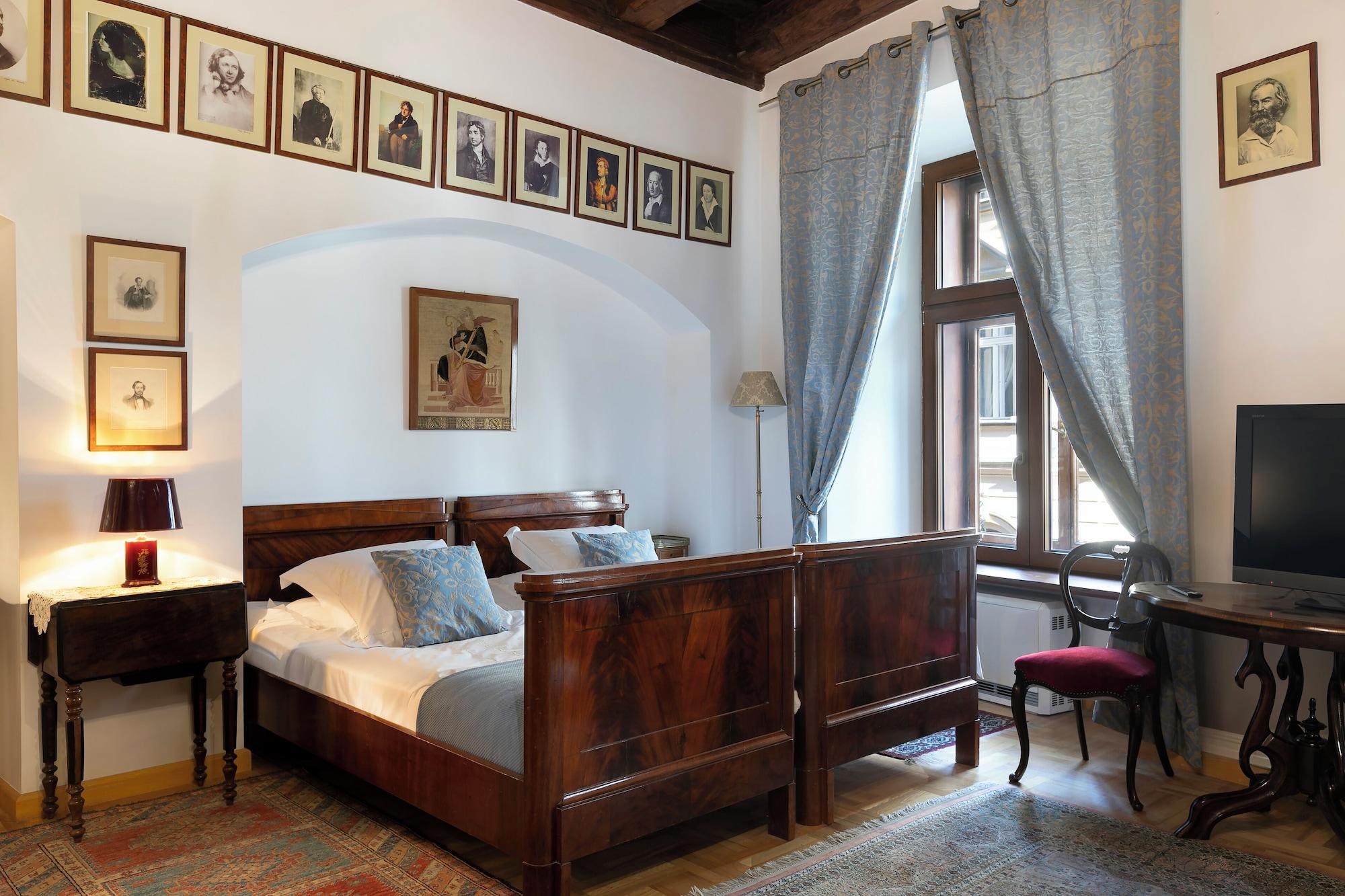 Varios Orlowska Townhouse