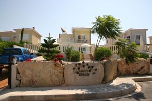 Alquiler Vacacional - Luxury Three Bed House With Private Pool, Garden and BBQ