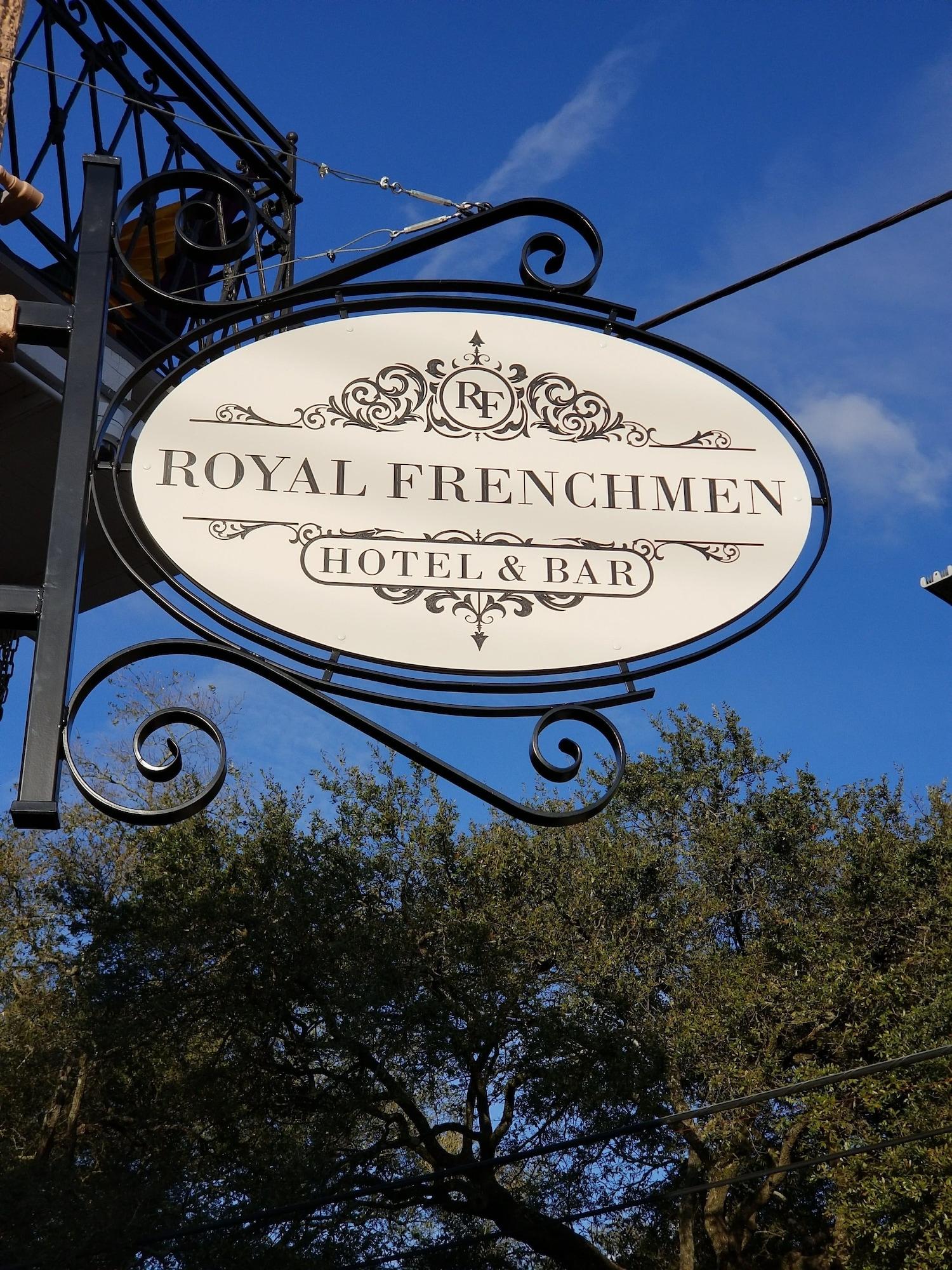 Vista Exterior Royal Frenchmen Hotel and Bar