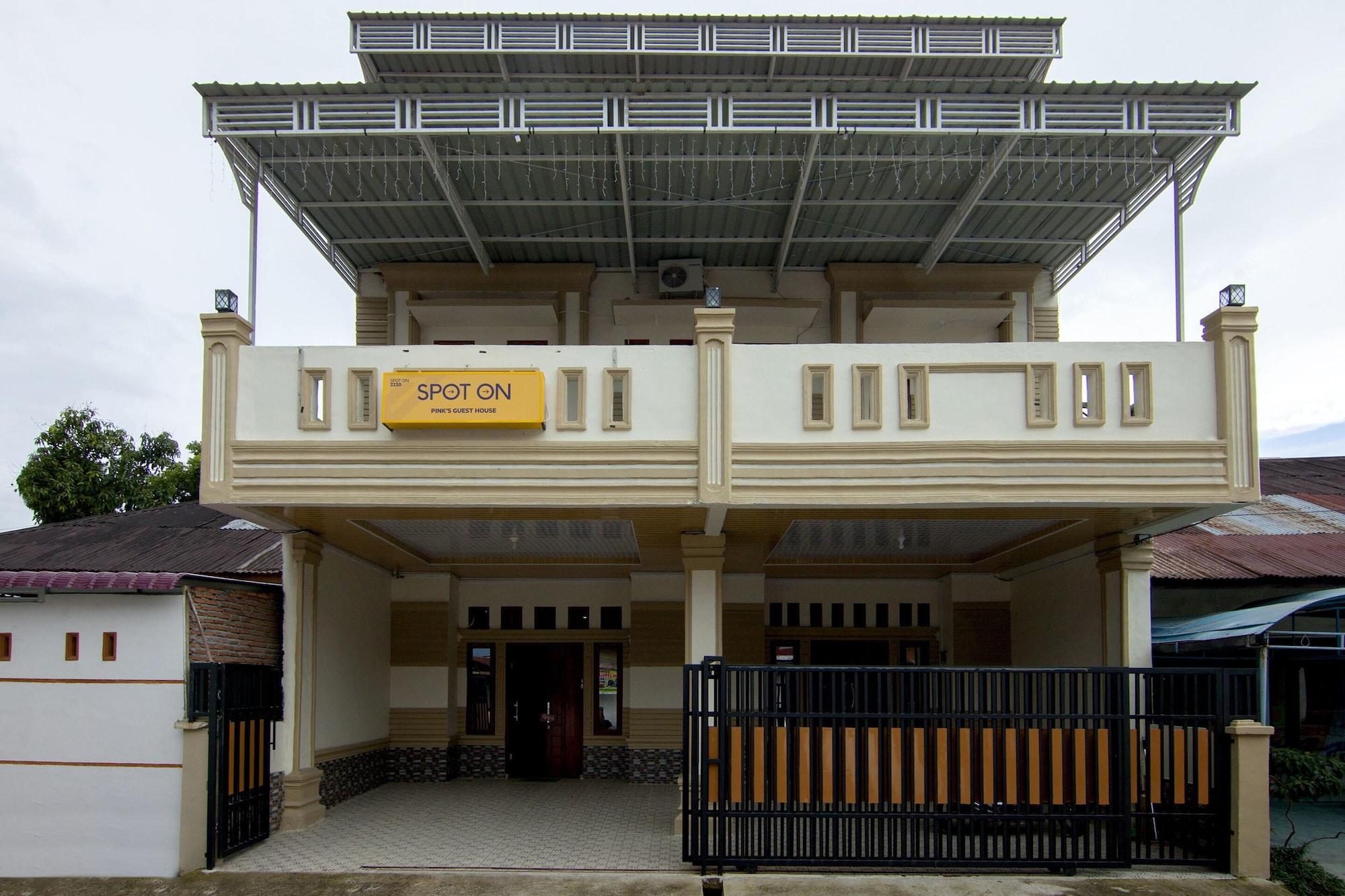 Vista Exterior OYO 2220 PINK'S GUEST HOUSE