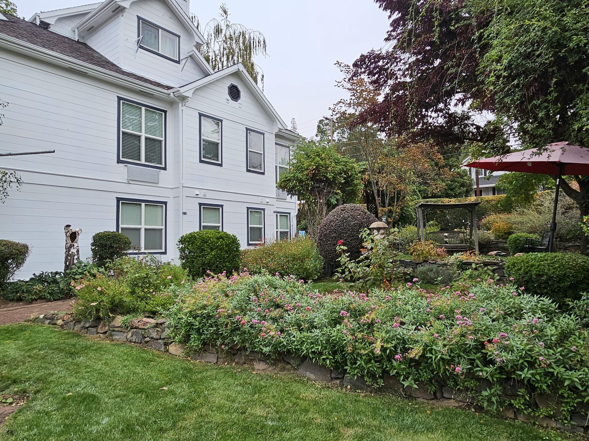 Vista Exterior Inn at 161