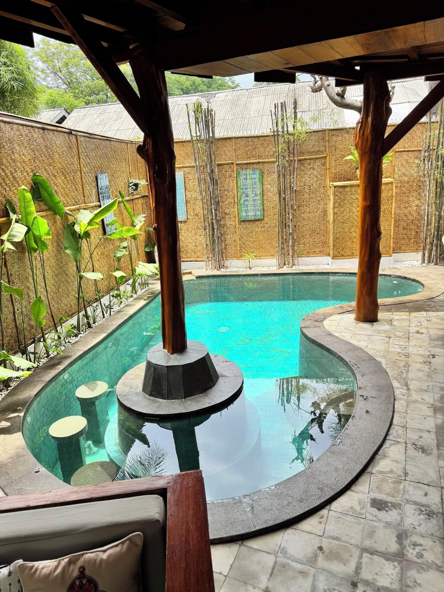 Vista Piscina Gili Treehouses