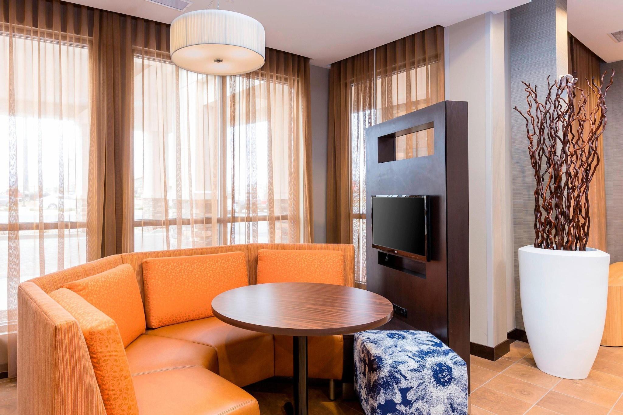 Vista Lobby Courtyard by Marriott Bismarck North