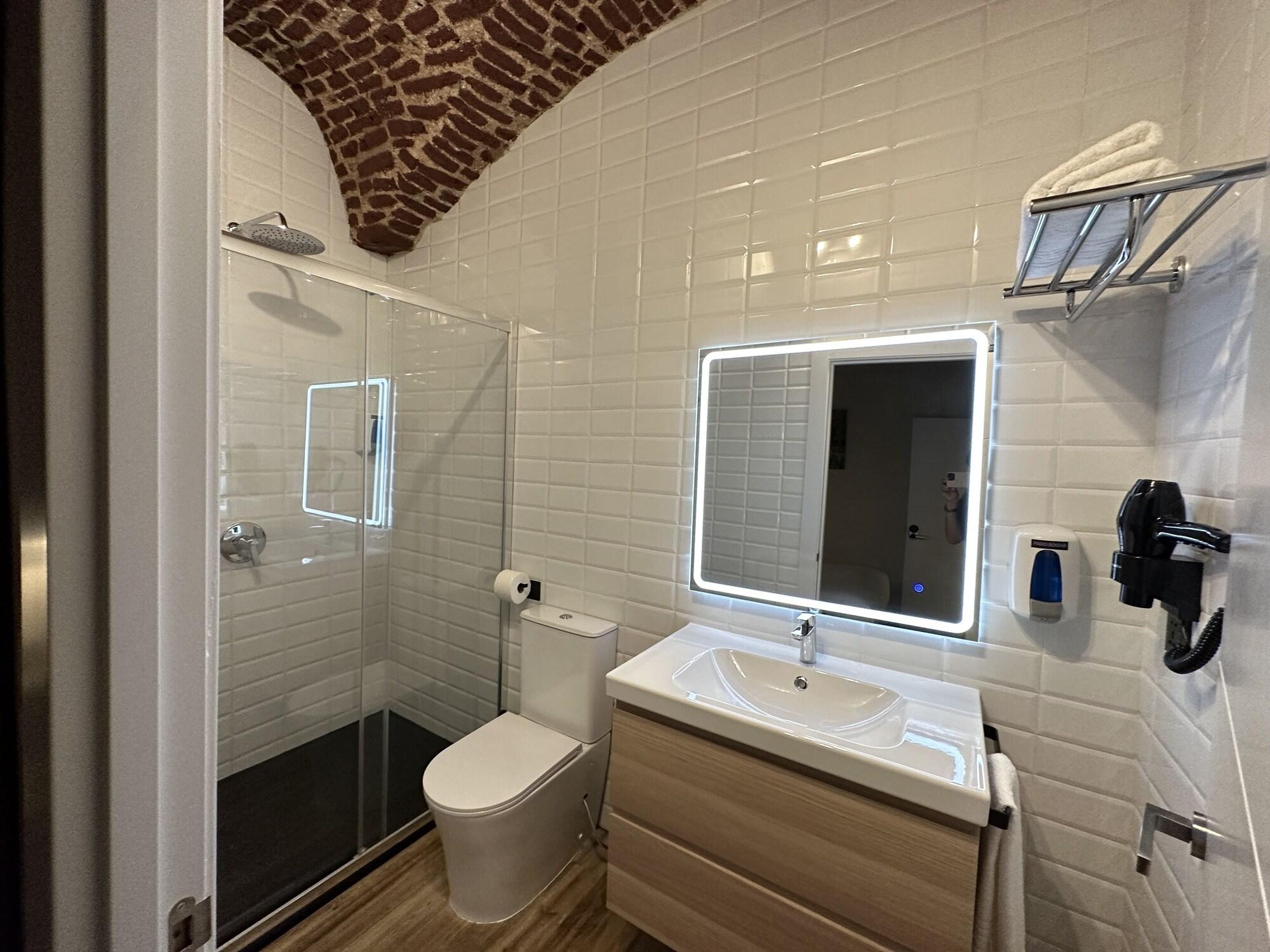 Equipamiento de Habitación PACOROOMS
