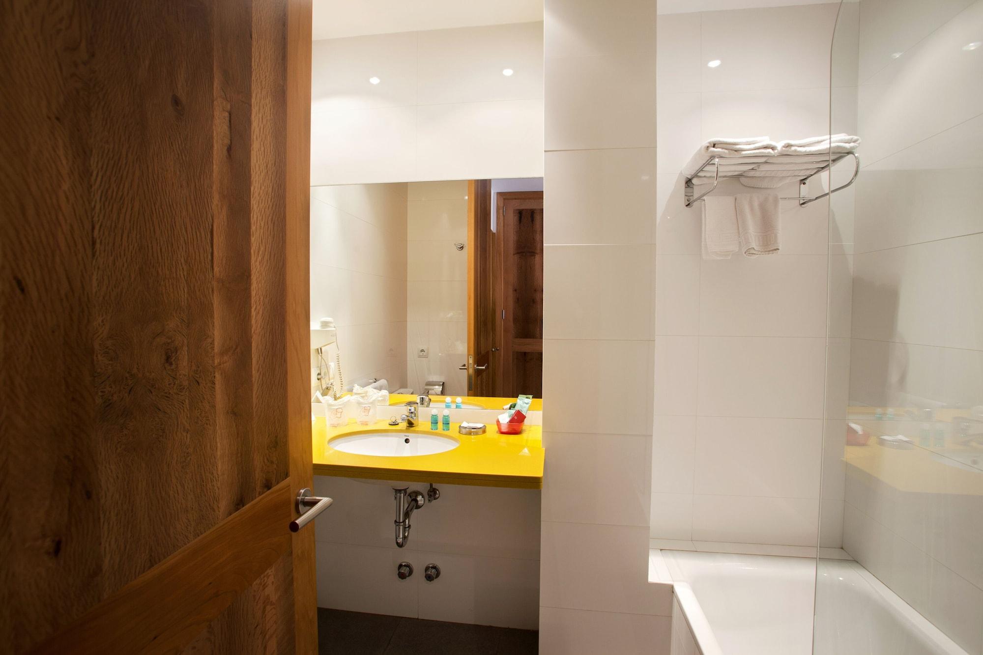 Equipamiento de Habitación L'Hostal hotel d'interior