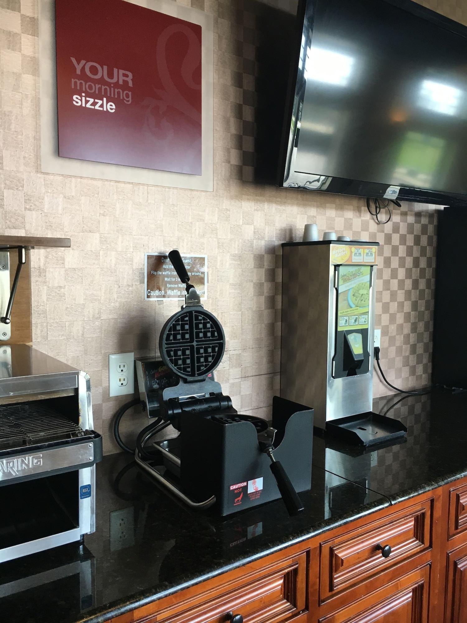 Restaurant AAshram Hotel by Niagara River