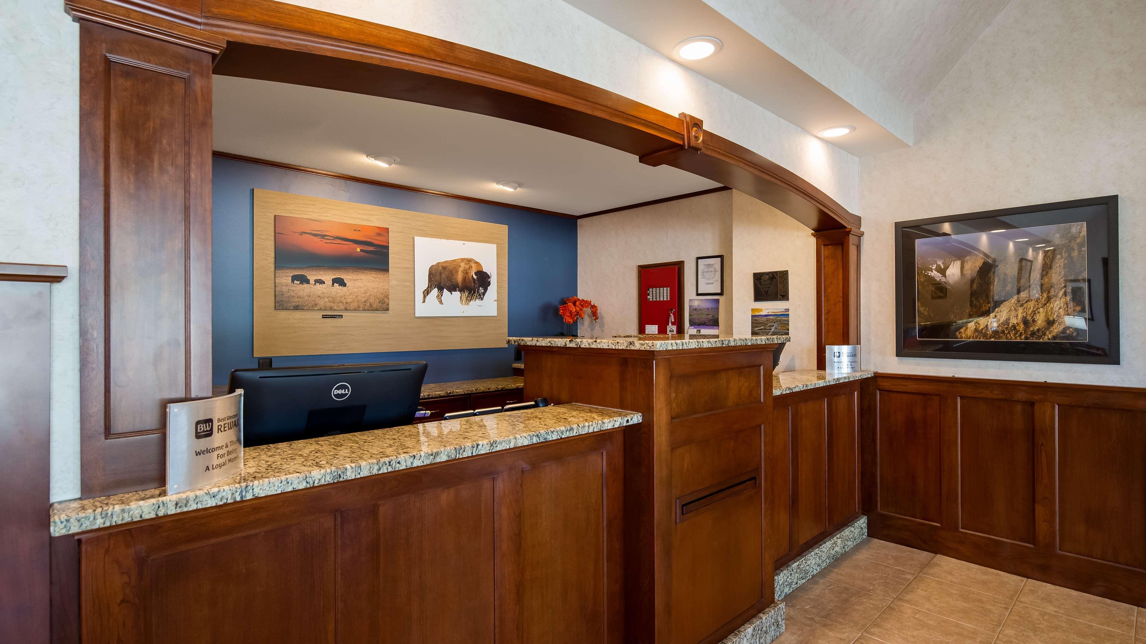 Vista Lobby SureStay Plus Hotel by Best Western Buffalo