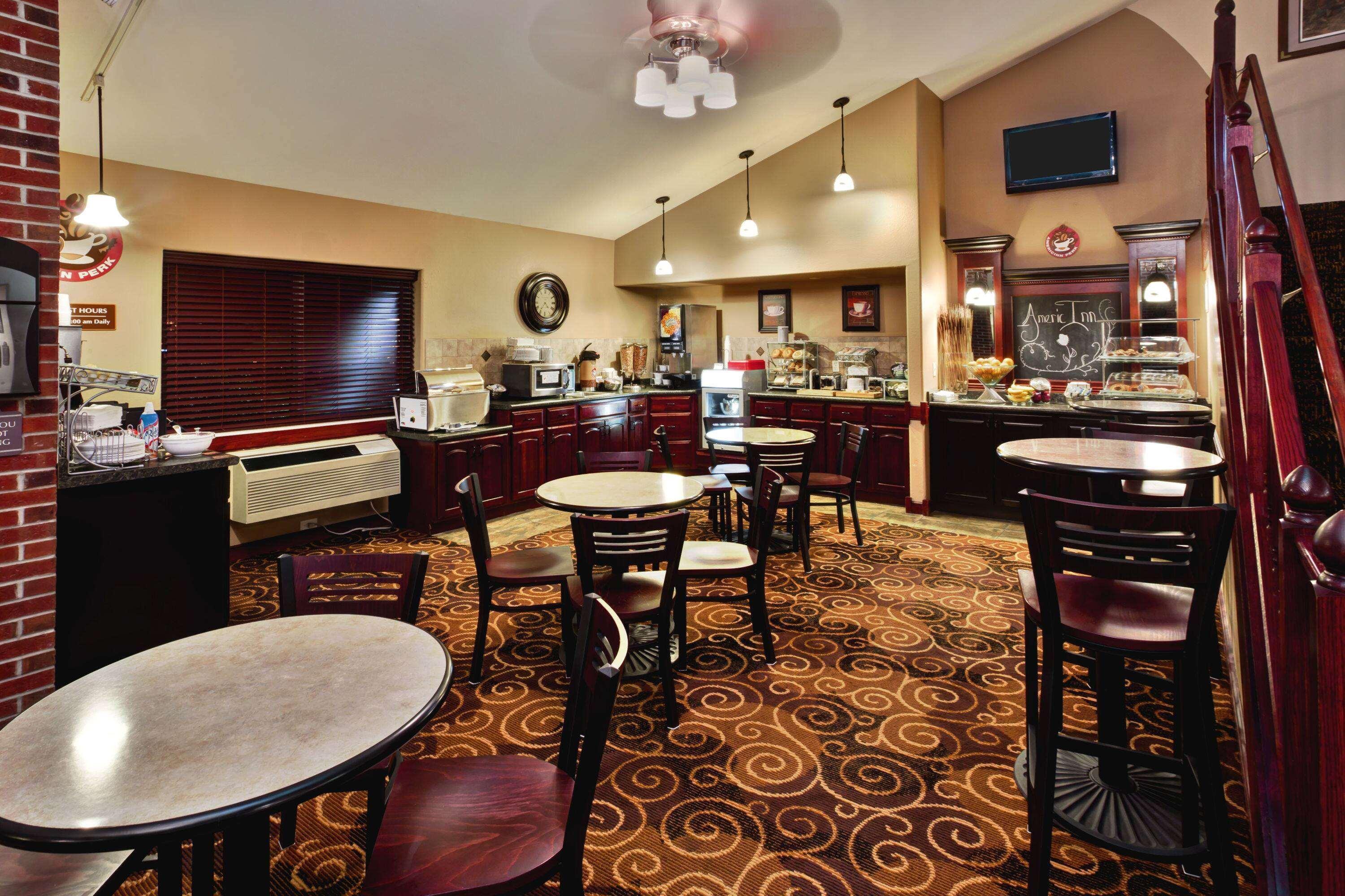 Restaurant AmericInn by Wyndham Beaver Dam