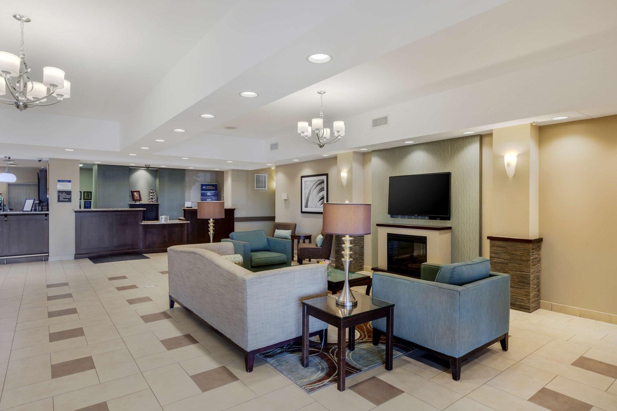 Vista Lobby Best Western Plus Walkerton Hotel & Conference Centre