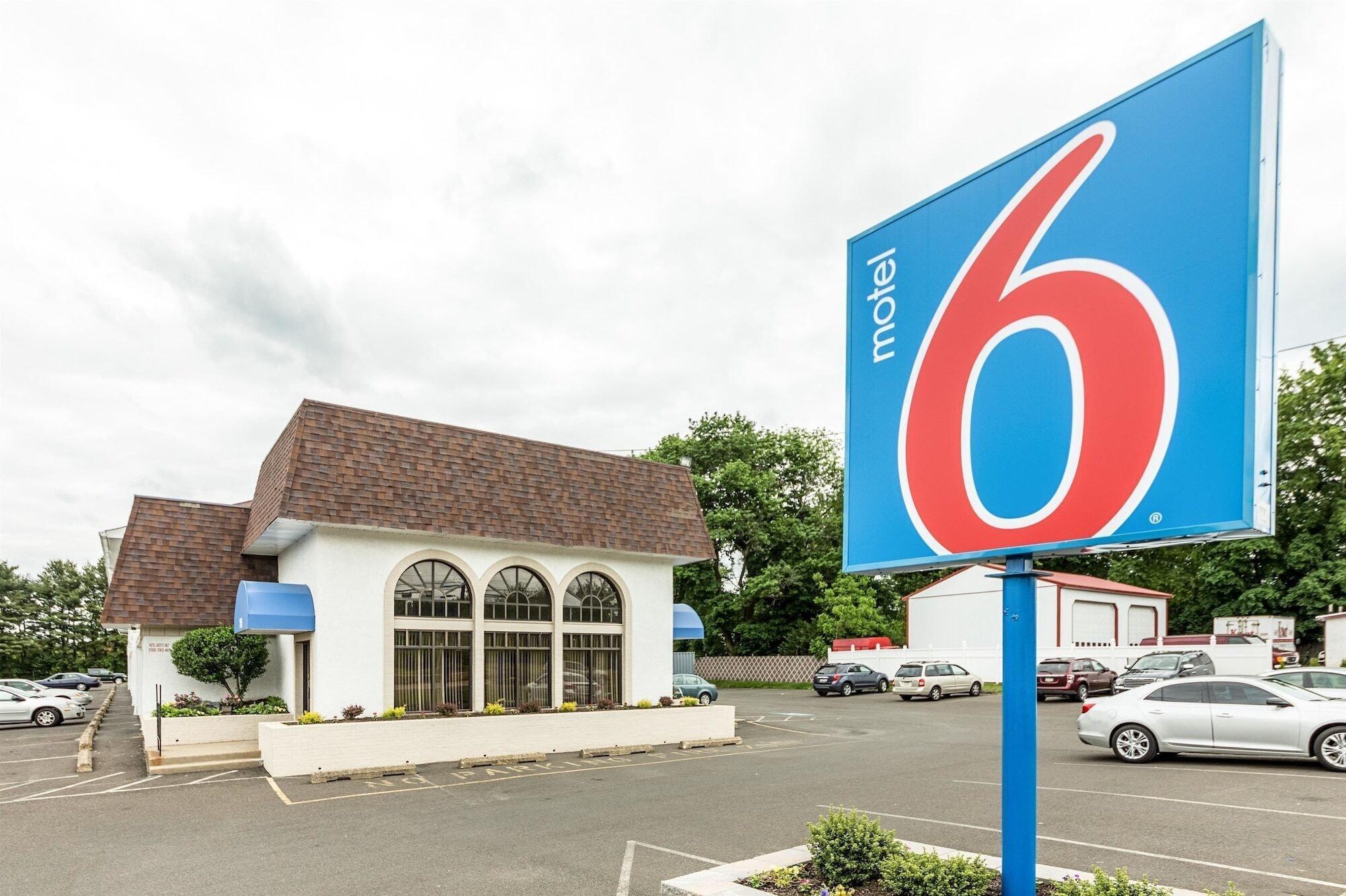 Varios Motel 6 Warminster, PA