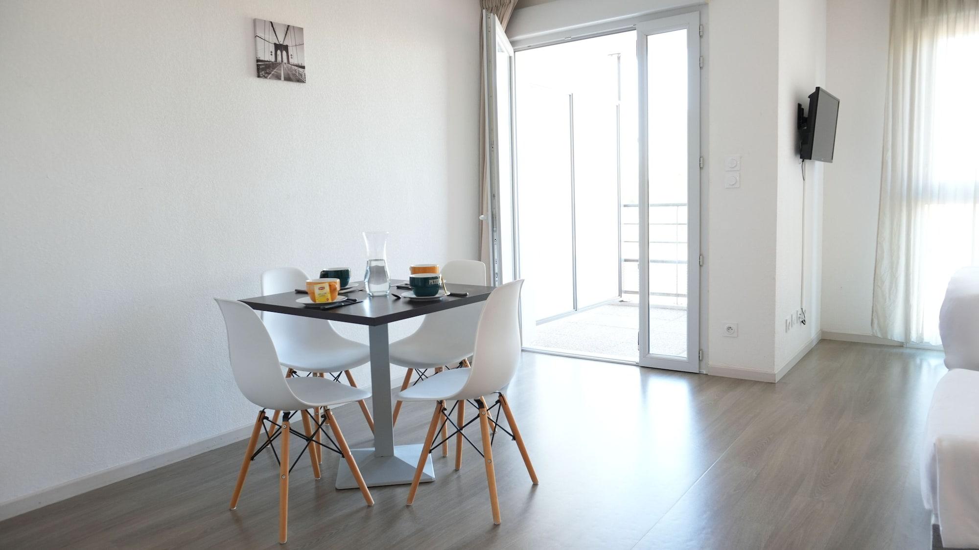 Equipamiento de Habitación Zenao Appart'hotel - Yzeure